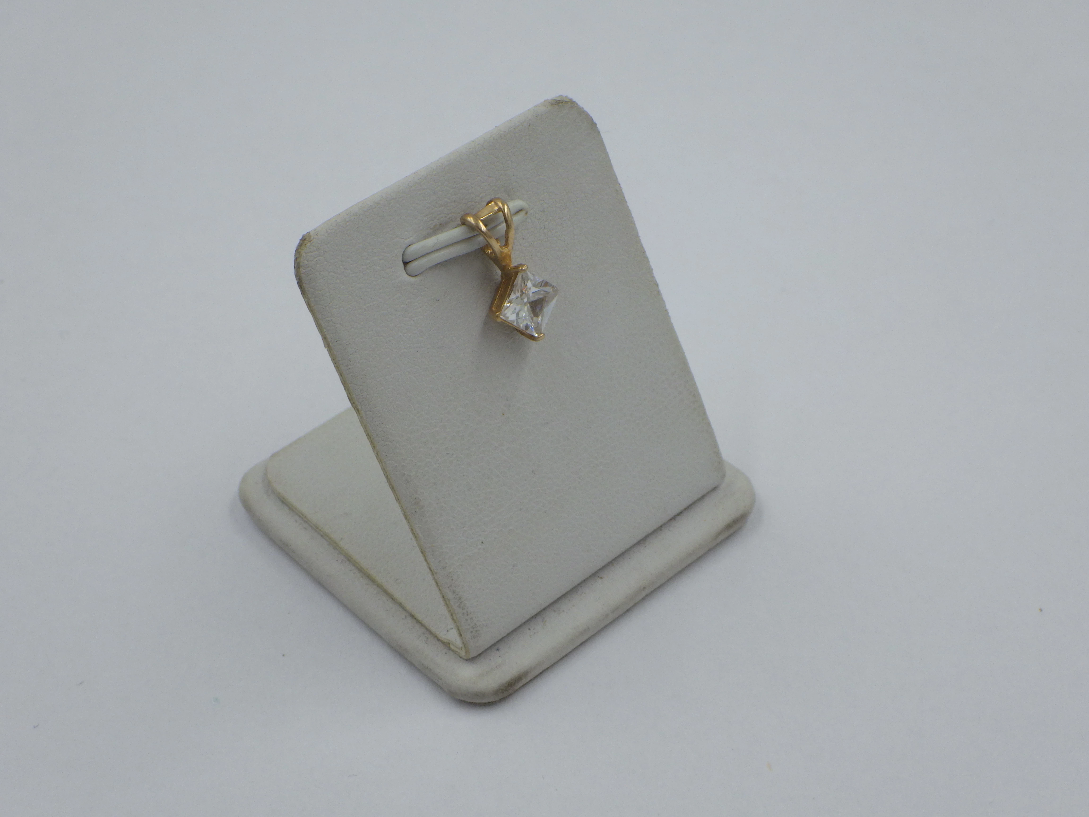 delikatna-zawieszka-z-cyrkonia-zloto-585-077g-rodzaj-2205-16