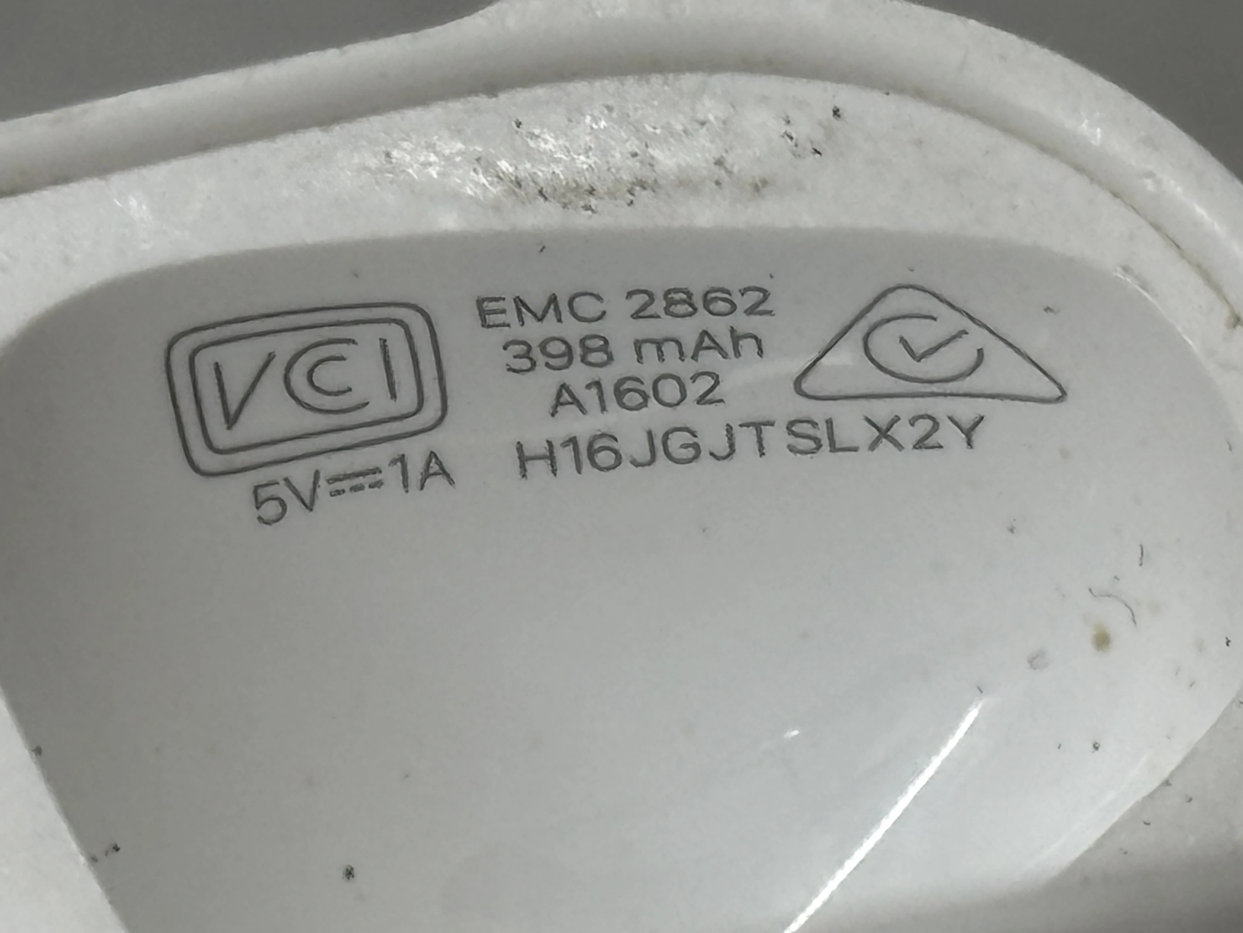 sluchawki-dokanalowe-apple-airpods-2-emc-2862-kod-producenta-a1602