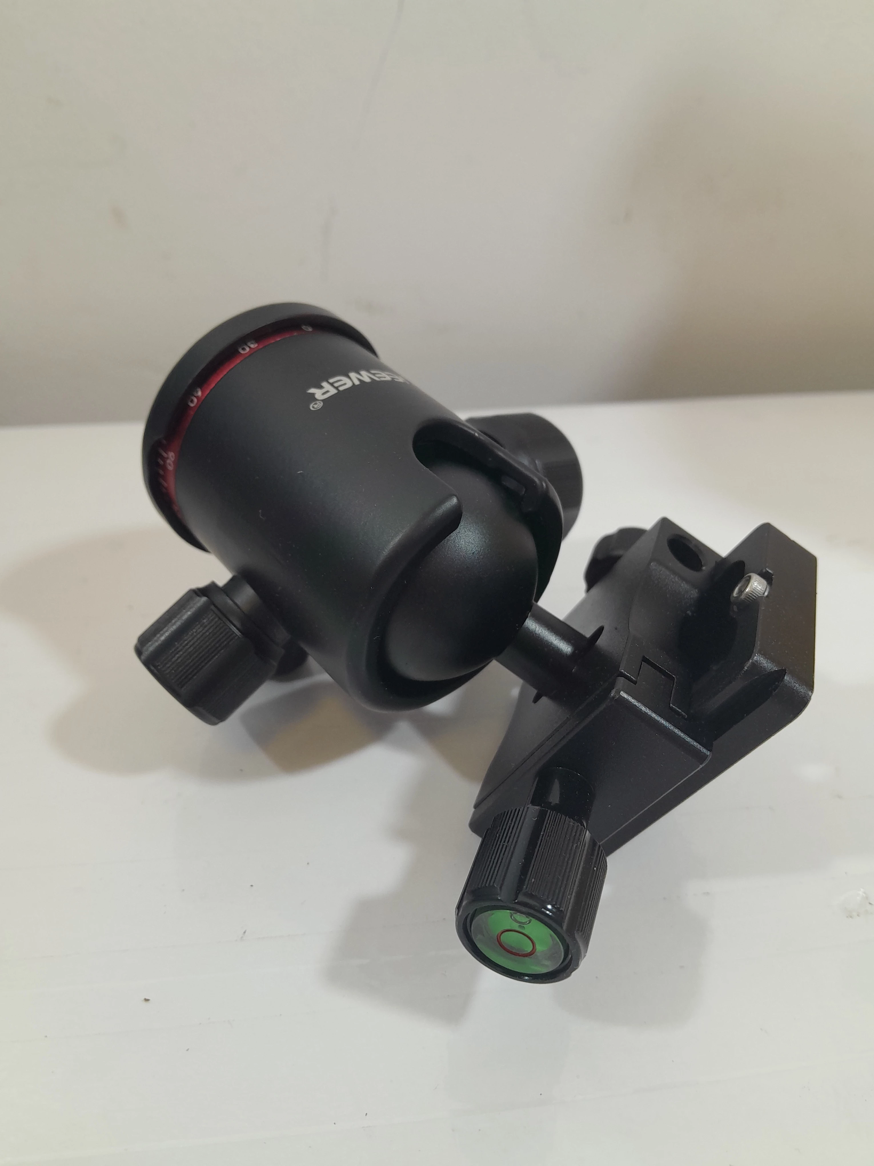 glowica-kulowa-statywu-do-aparatu-model-mh804-3w