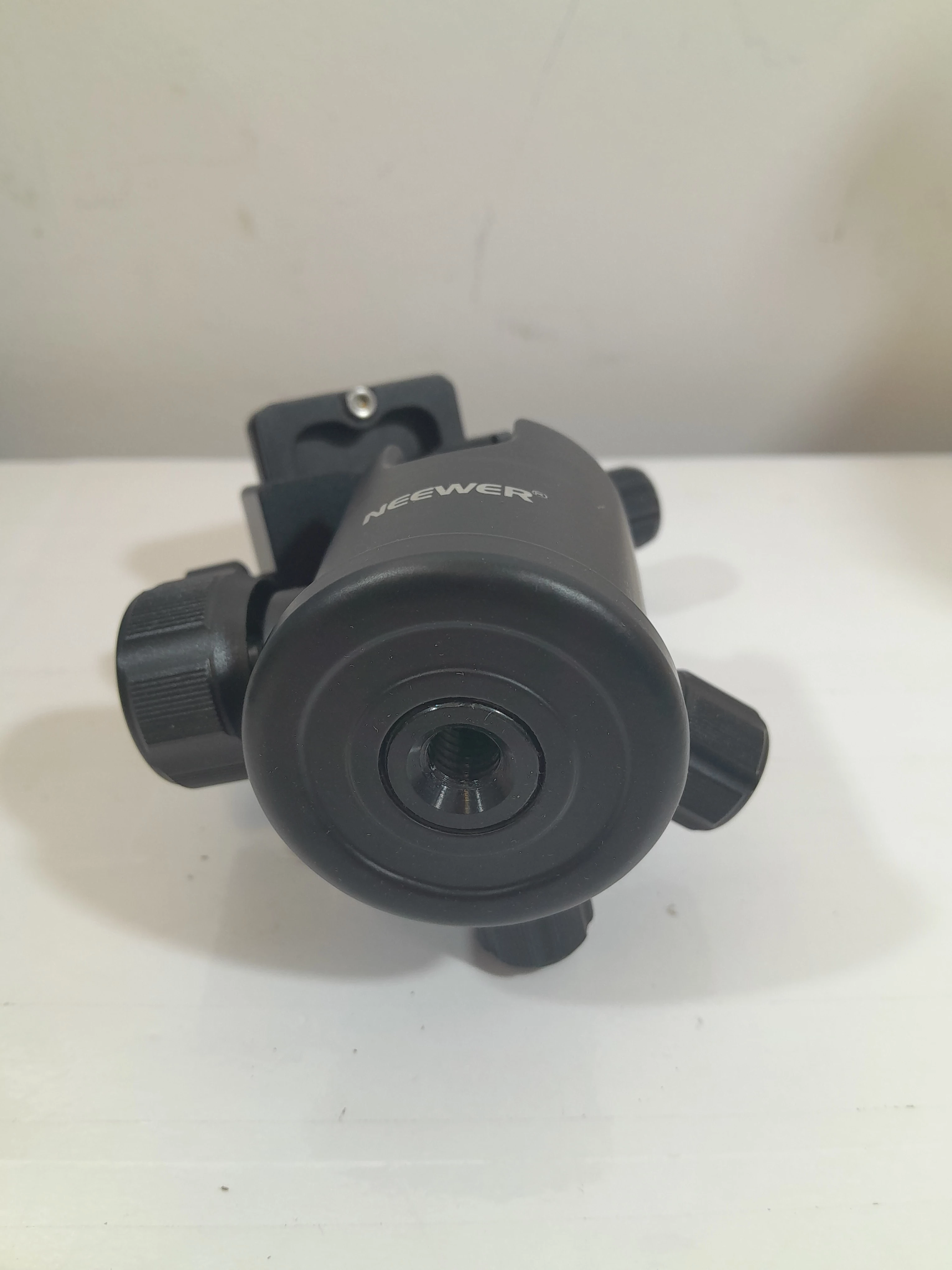 glowica-kulowa-statywu-do-aparatu-ean-gtin-8024221640090