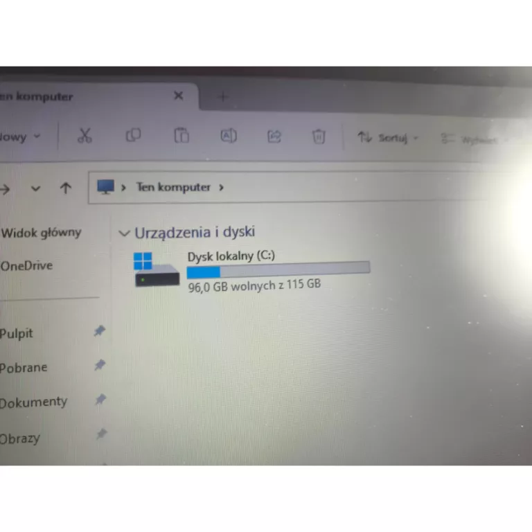 laptop-asus-e510m-sprawny-tylko-na-zasilaczu-kod-producenta-e510m