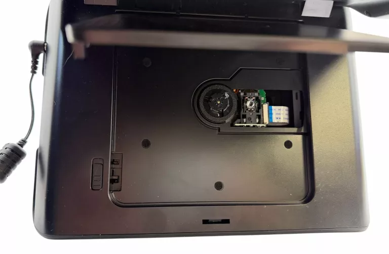 next-base-portable-dvd-player-typ-samochodu-129591-1