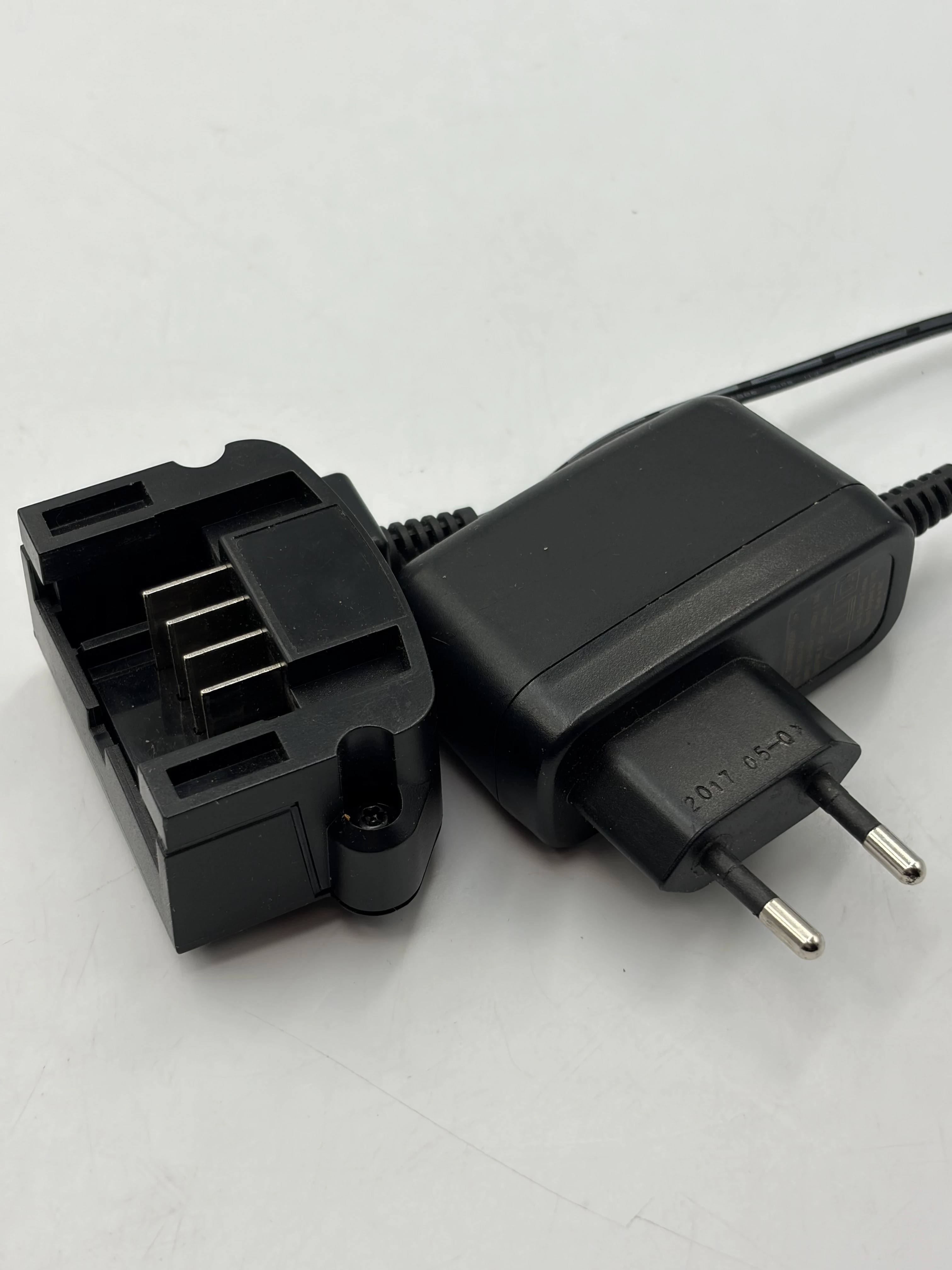 wkretarka-akumulatorowa-108v-blackdecker-bdcdd12-zasilanie-209202-1769478