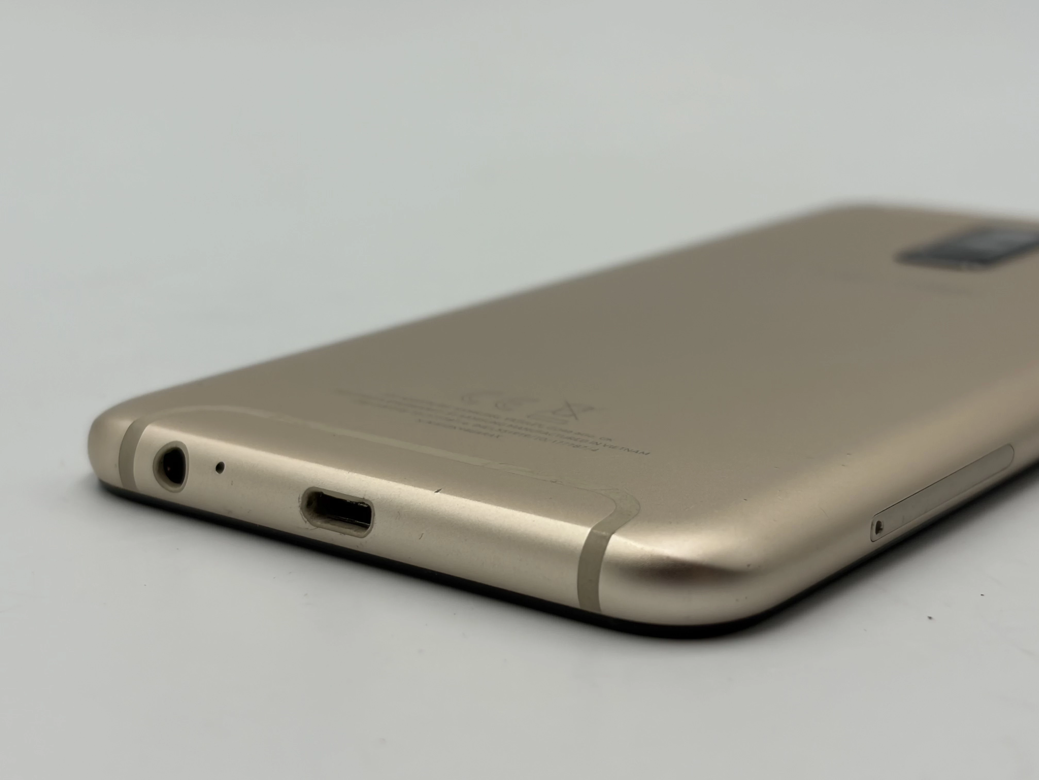 telefon-smartfon-samsung-galaxy-a6-3-gb32-gb-4g-lte-zloty-stan-11323-2