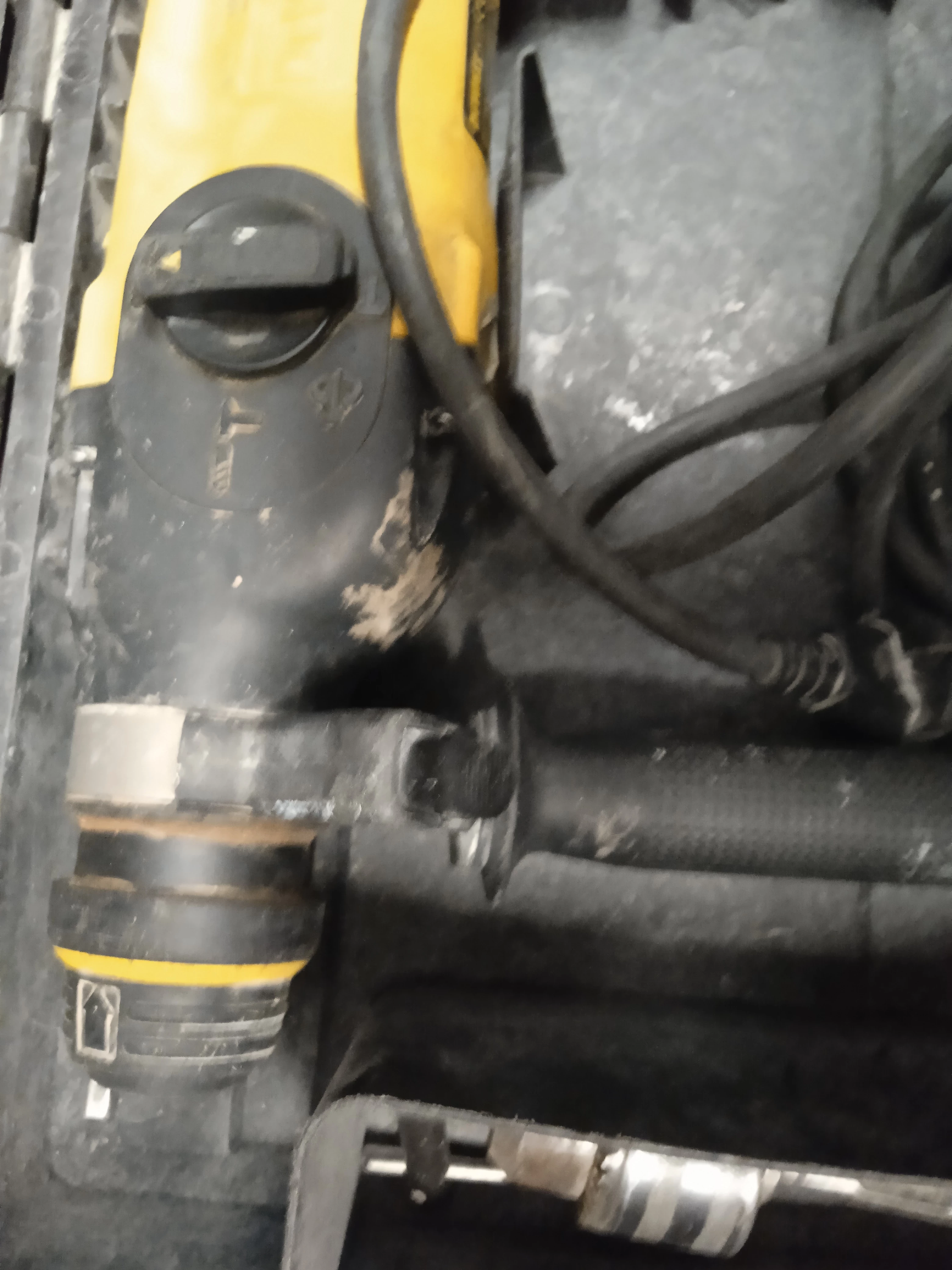 mlotowiertarka-wiertarka-udarowa-dewalt-d25113-qs-sds-stan-11323-2