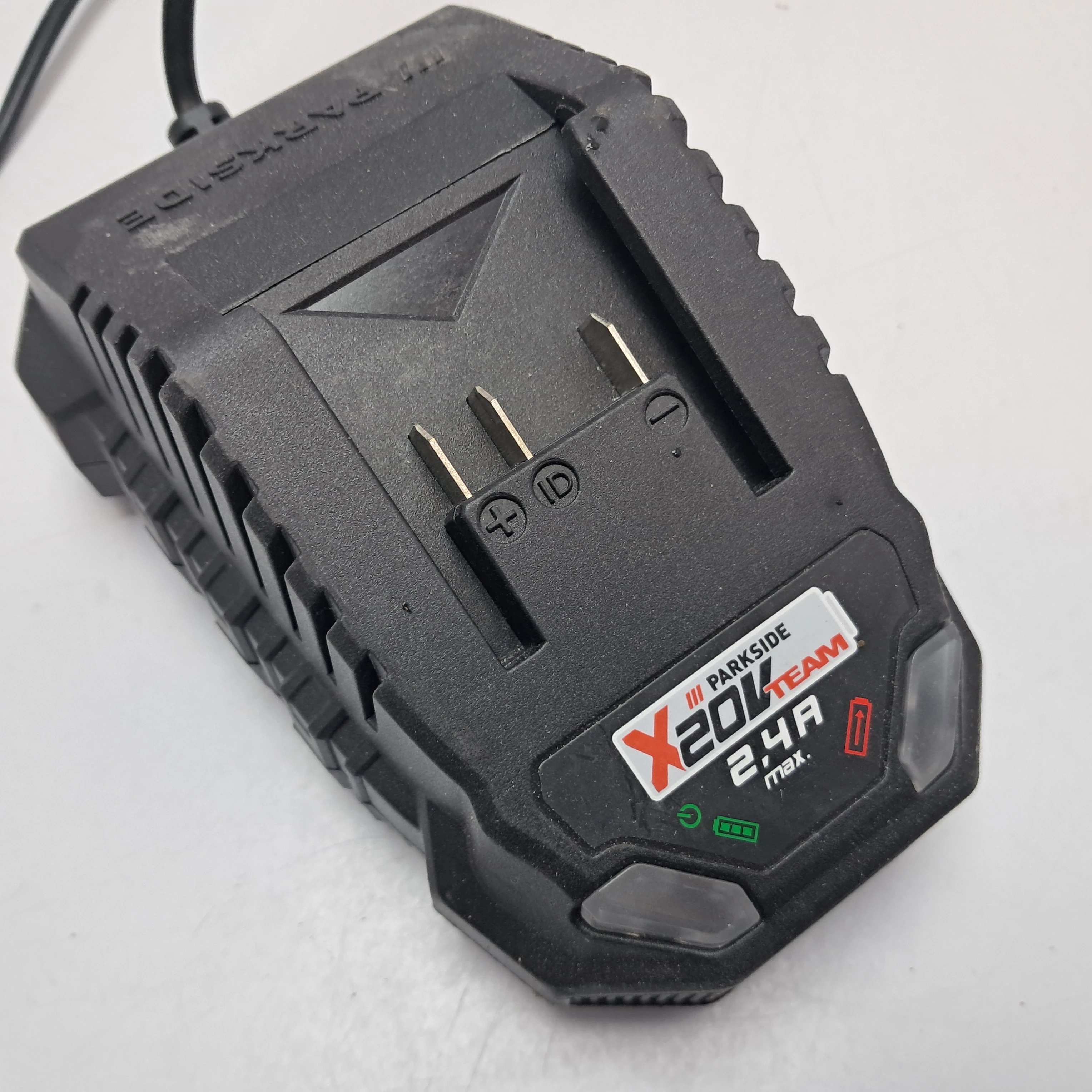 ladowarka-i-akumulator-parkside-stan-11323-2