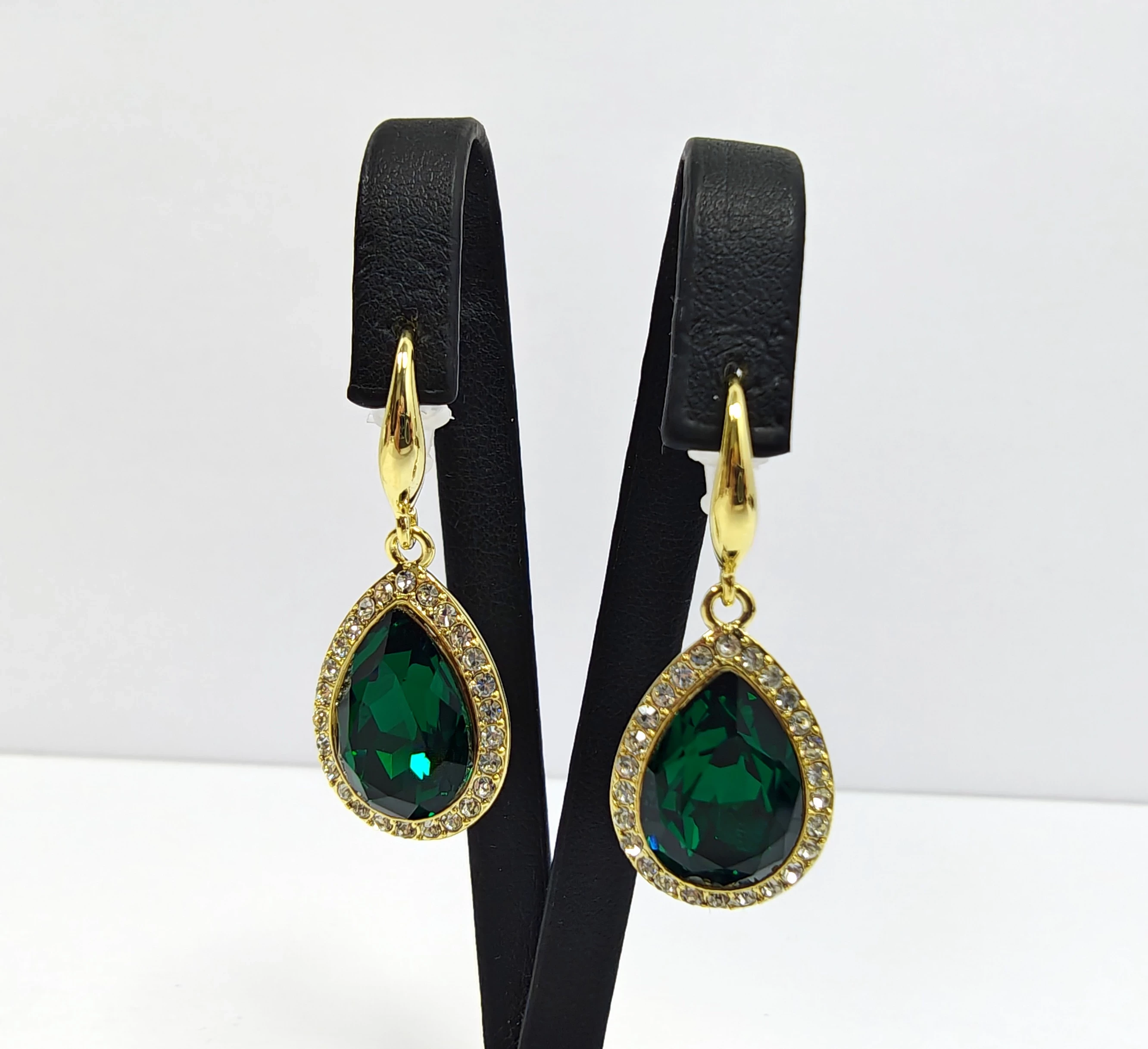 kolczyki-ze-stali-chirurgicznej-316l-wiszace-z-cyrkoniami-zielona-cyrkonia-tarnogorska-26-gliwice-g1