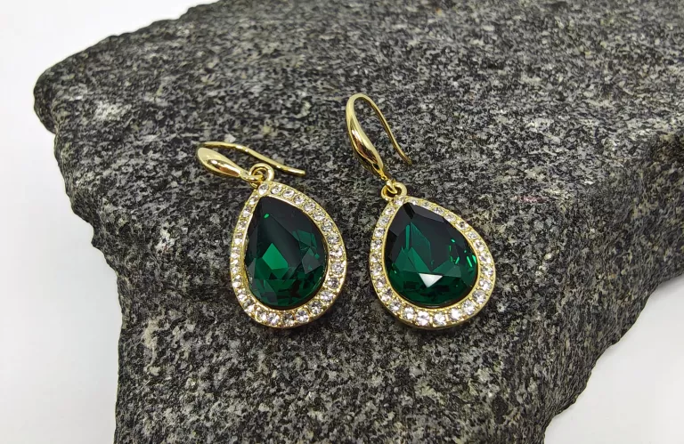 kolczyki-ze-stali-chirurgicznej-316l-wiszace-z-cyrkoniami-zielona-cyrkonia-rodzaj-zapiecia-2207-1