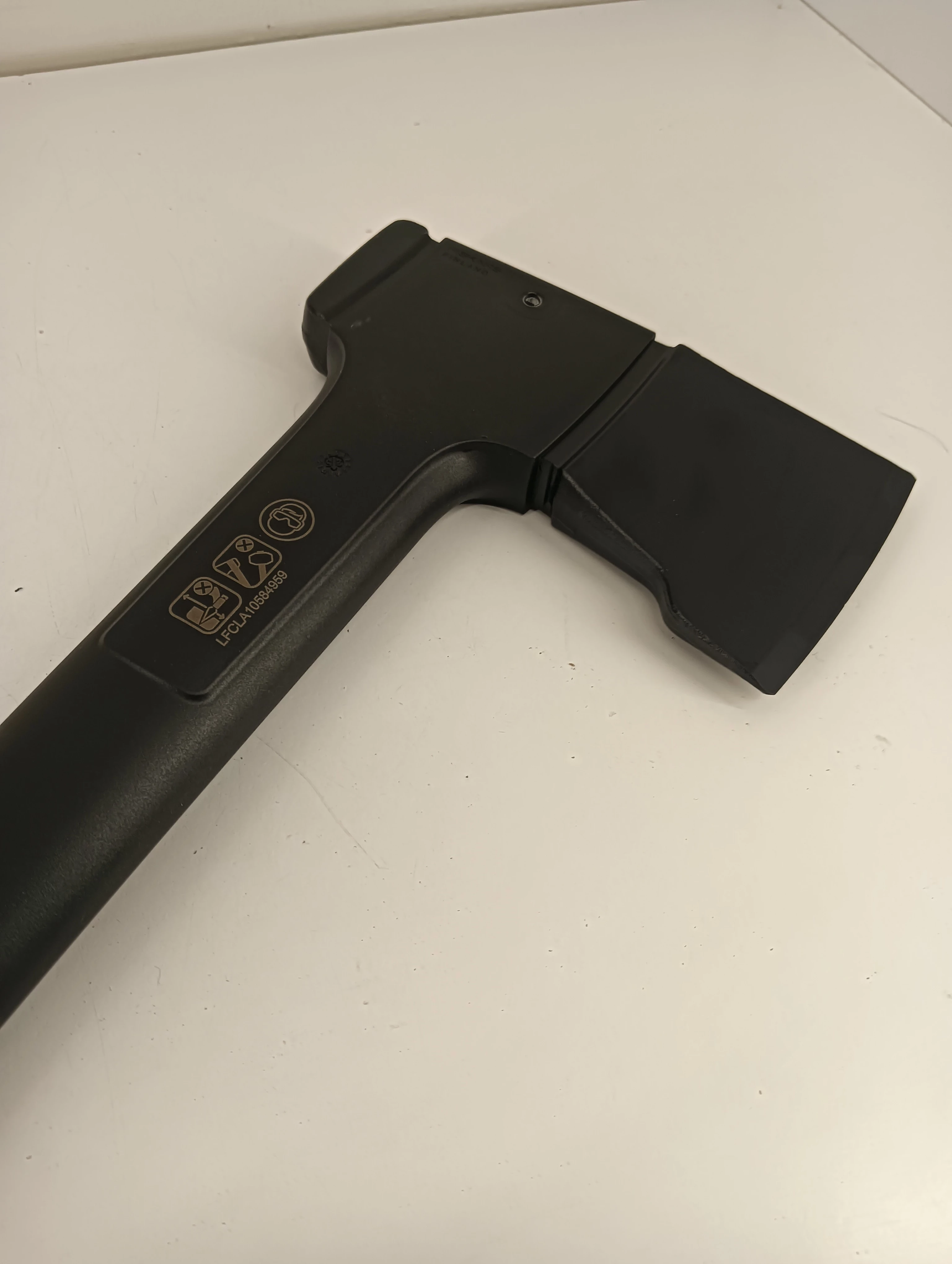 siekiera-fiskars-x18-stan-11323-2