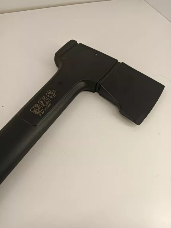 siekiera-fiskars-x18-stan-11323-2