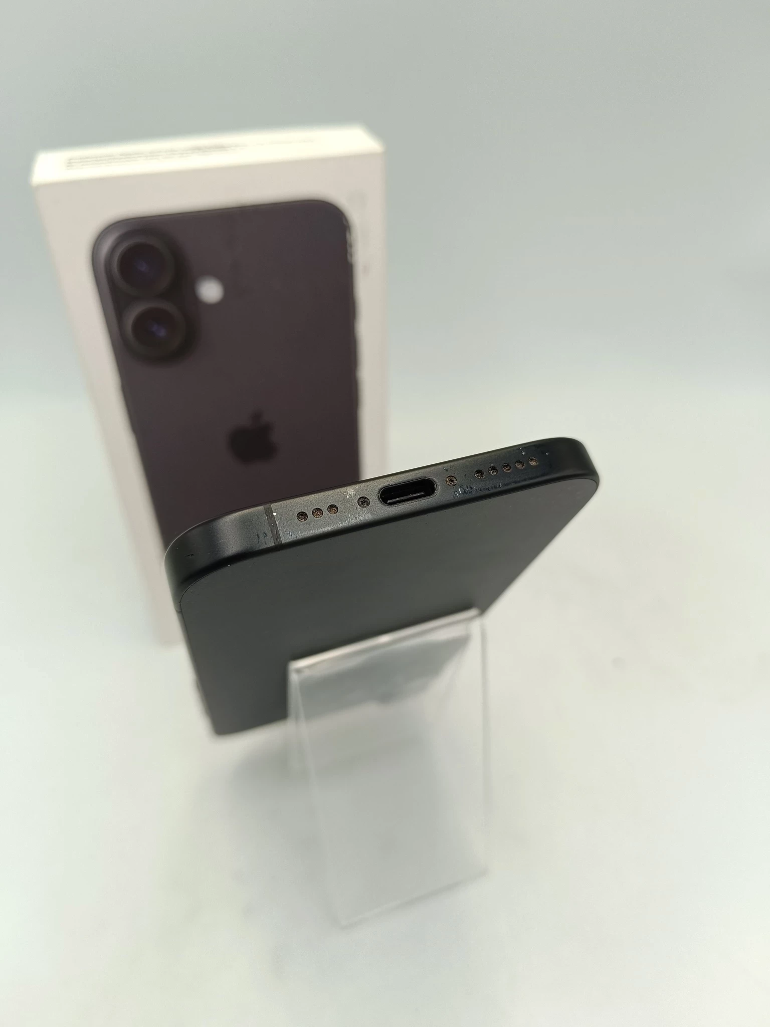 telefon-iphone-16-128gb-czarny-przekatna-ekranu-610