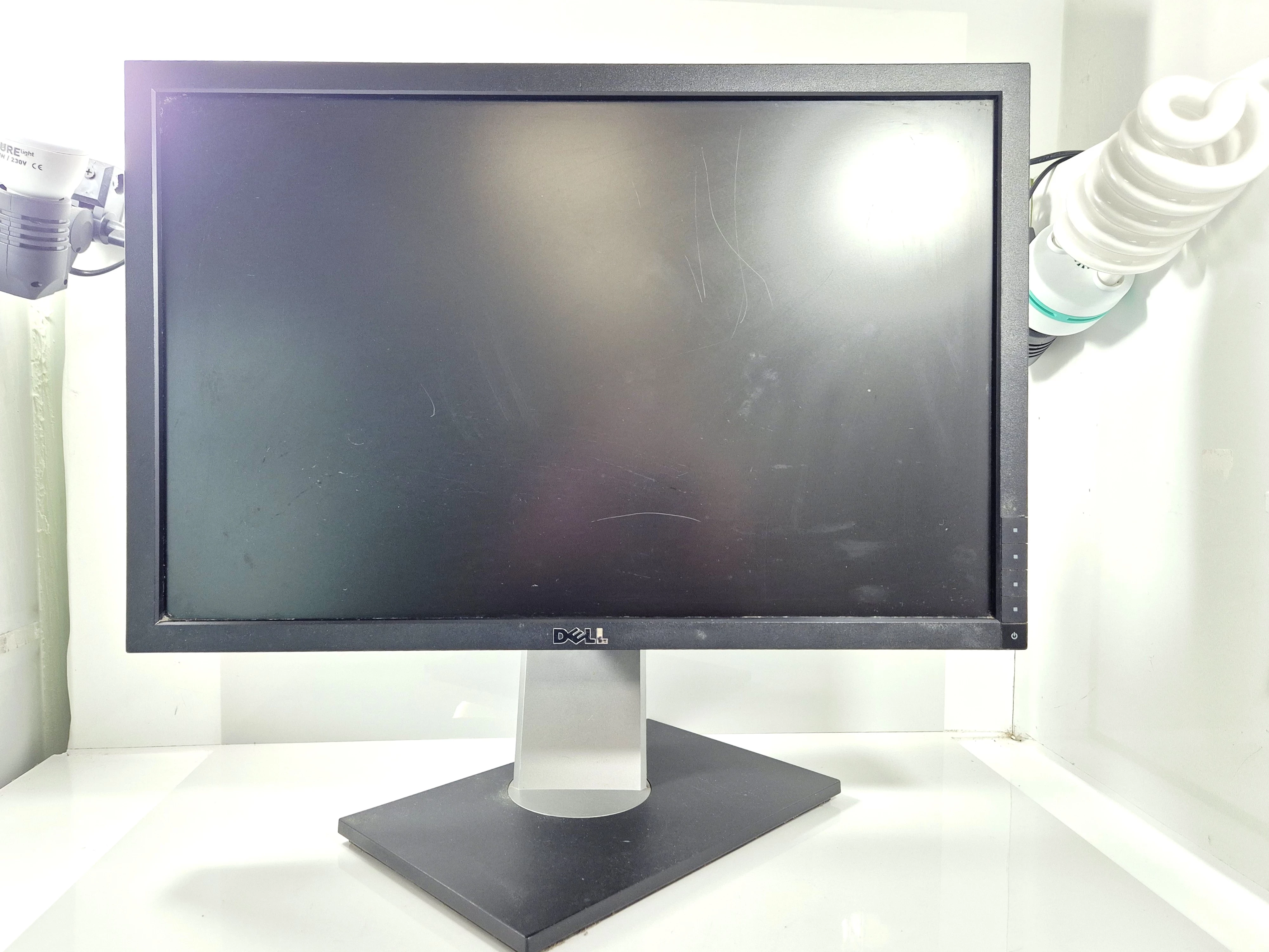 monitor-dell-p2210t-22-1680x1050-stan-11323-2