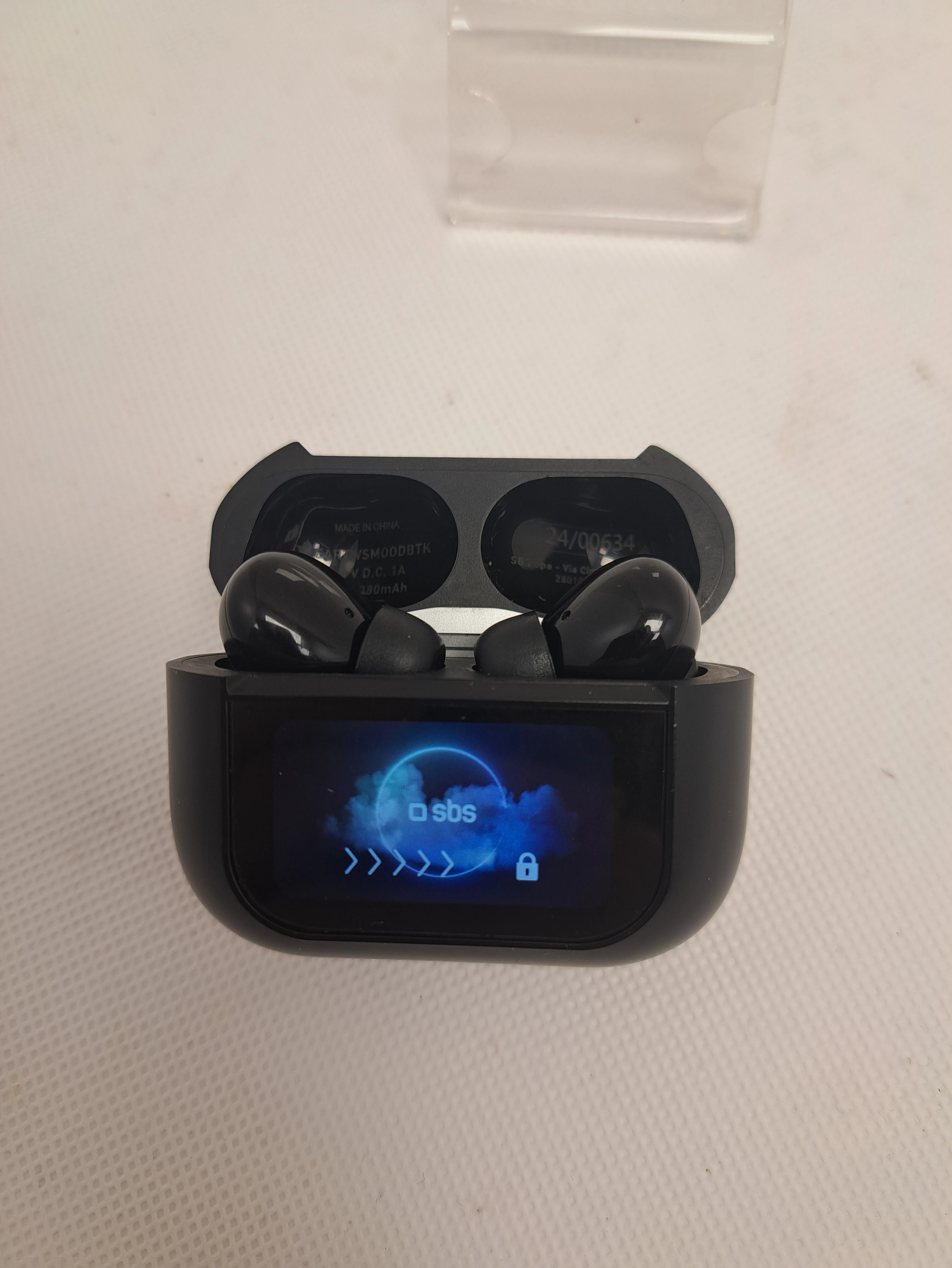 sluchawki-bezprzewodowe-sbs-mood-z-wielofunkcyjnym-wyswietlaczem-i-anc-ean-gtin-8018417468797