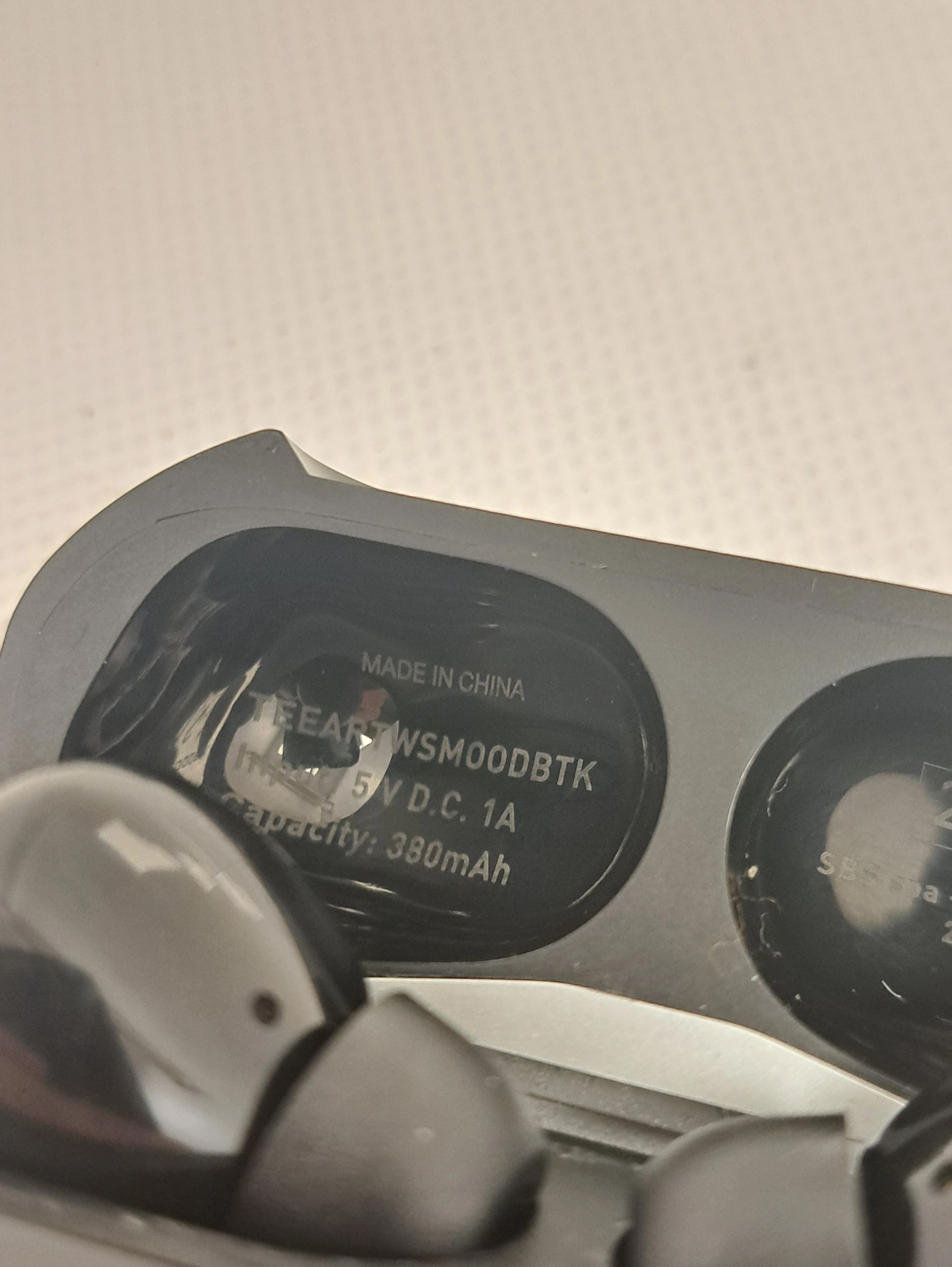 sluchawki-bezprzewodowe-sbs-mood-z-wielofunkcyjnym-wyswietlaczem-i-anc-stan-11323-2