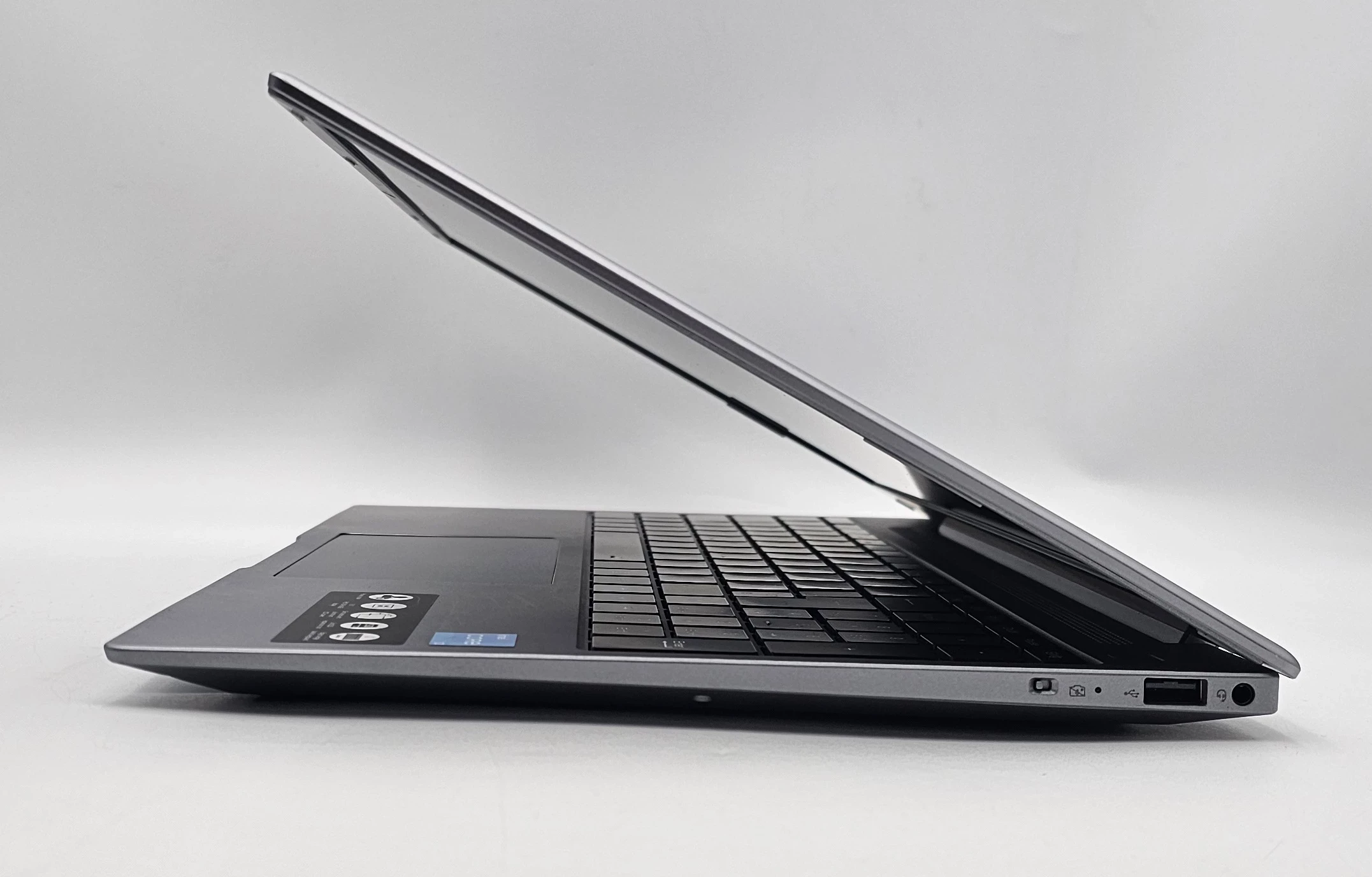 laptop-medion-akoya-e16402-i3-1115g4-8gb-ram-512gb-ssd-w11h-zasilacz-liczba-rdzeni-procesora-4329-2