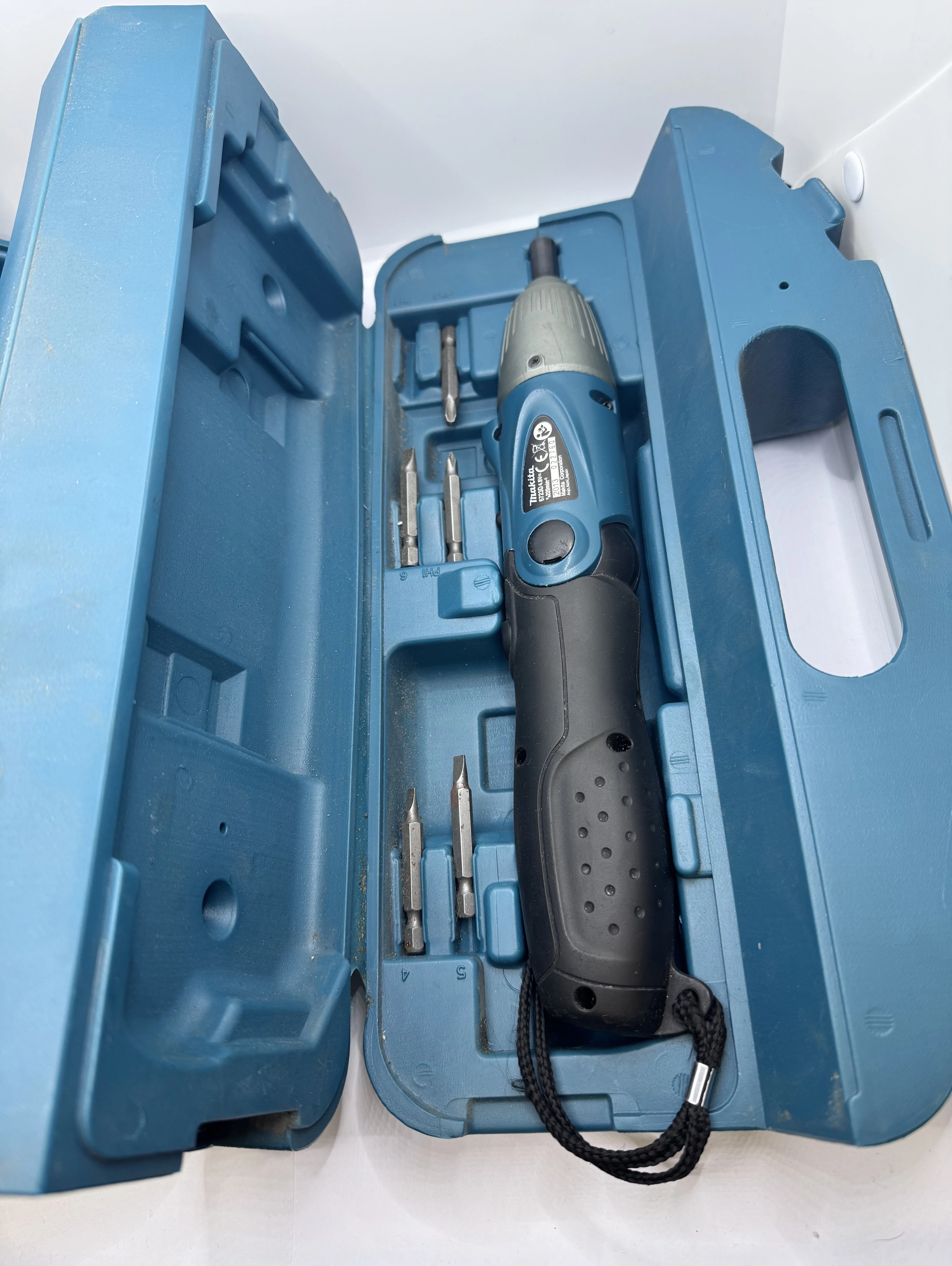 wkretak-z-bitami-makita-6723d-stan-11323-2