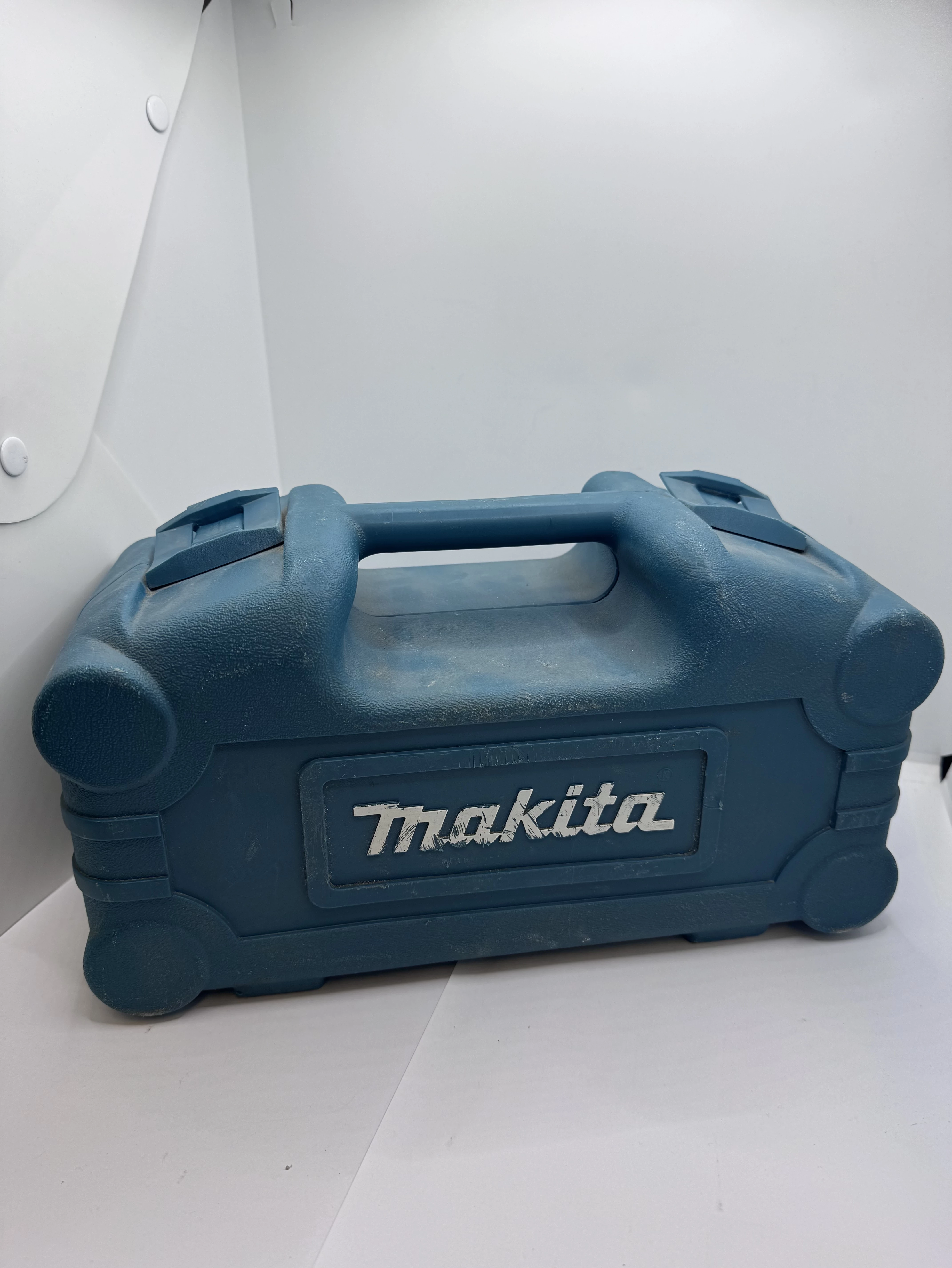 wkretak-z-bitami-makita-6723d-dworcowa-26-bytom