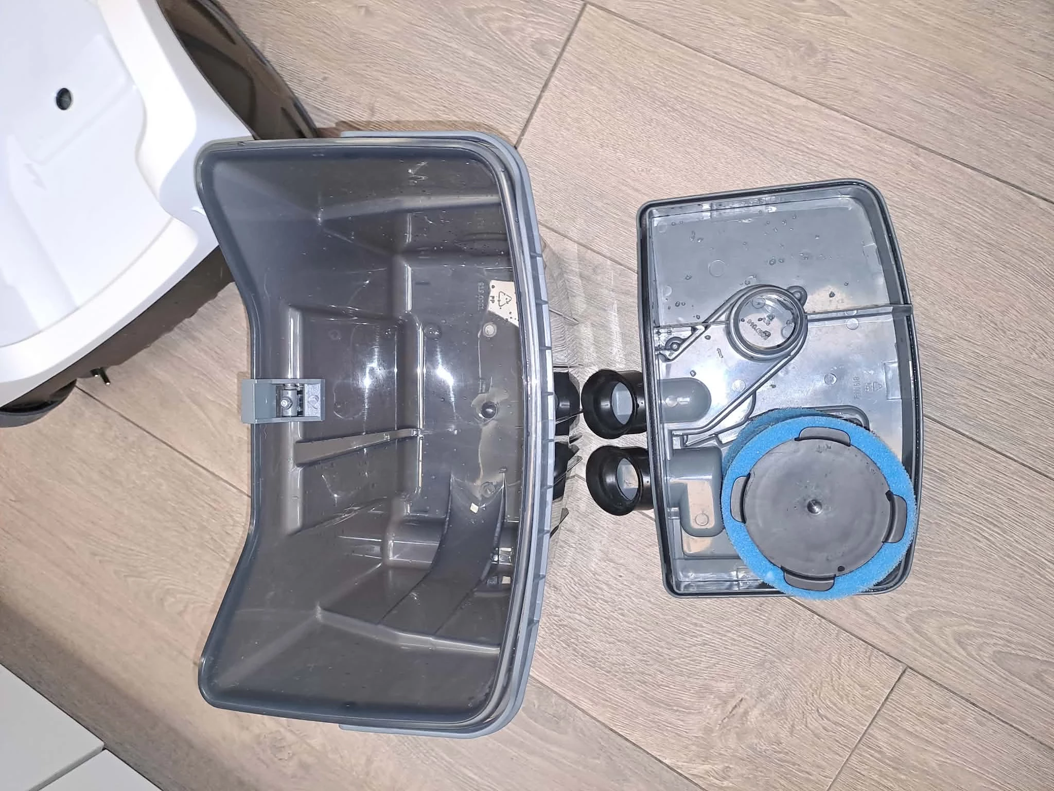 odkurzacz-pioracy-bosch-aquawashclean-serie-4-vc763-komplet-ubezpieczeni-moc-170000