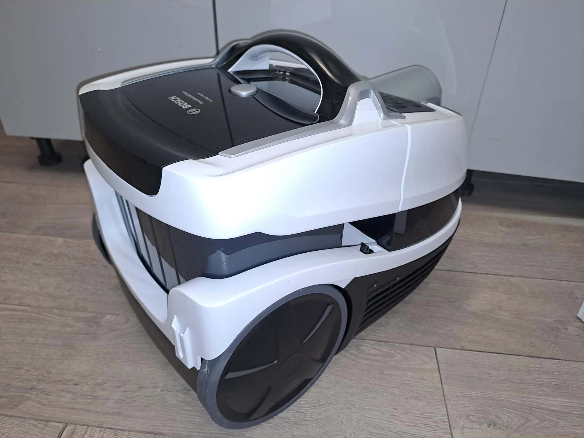 odkurzacz-pioracy-bosch-aquawashclean-serie-4-vc763-komplet-ubezpieczeni-rodzaj-248039-846160