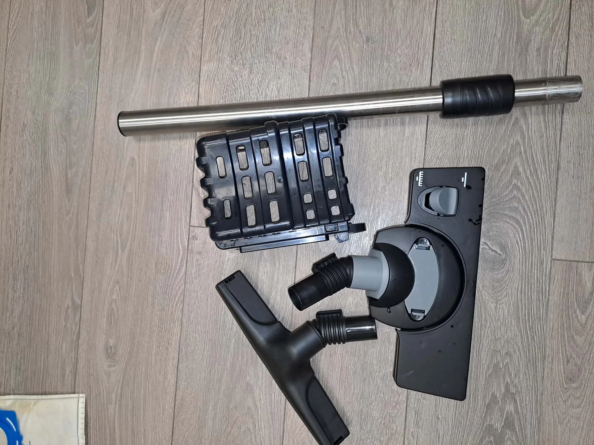 odkurzacz-pioracy-bosch-aquawashclean-serie-4-vc763-komplet-ubez-do-2031-marka-248811-958954