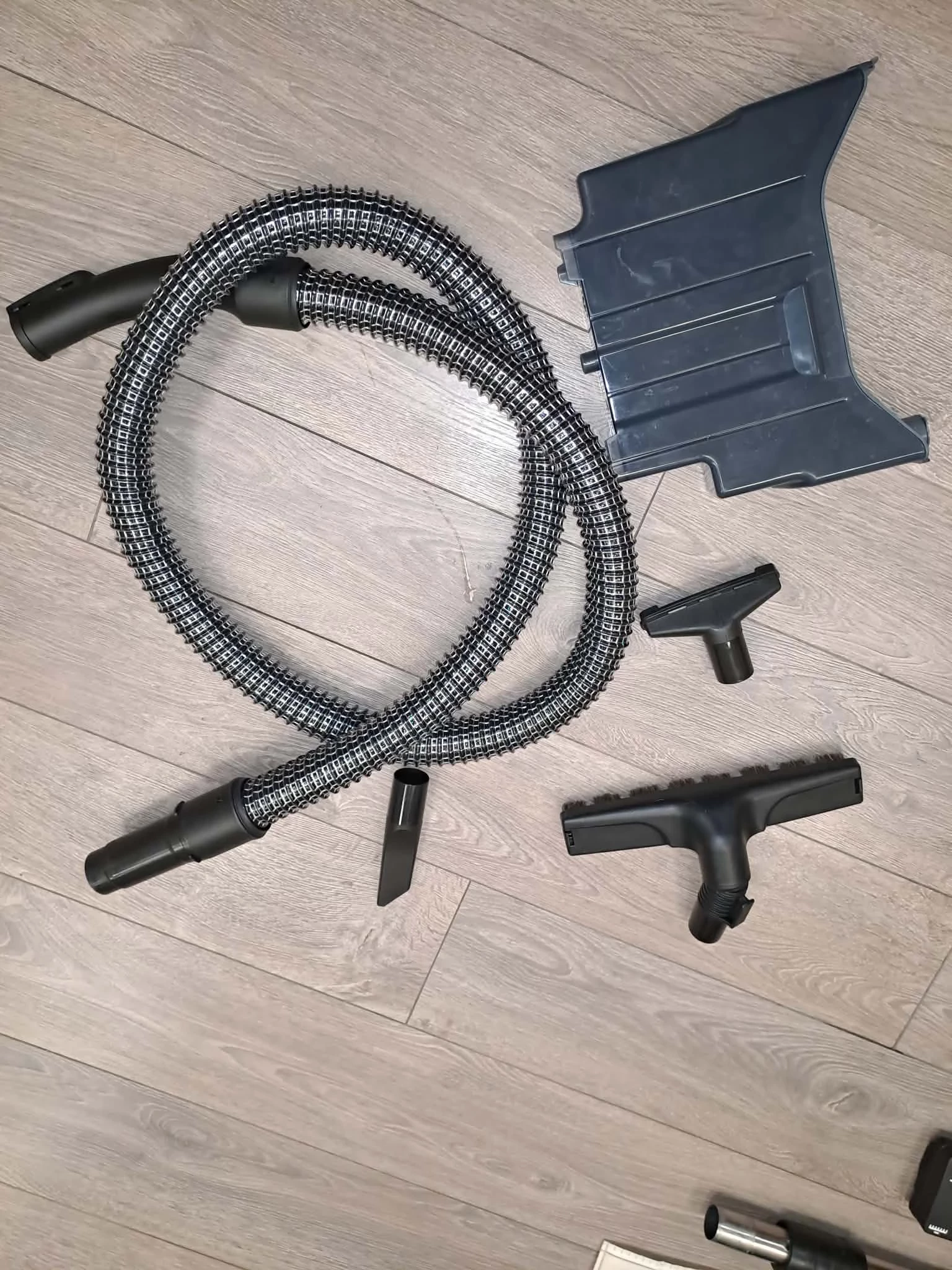 odkurzacz-pioracy-bosch-aquawashclean-serie-4-vc763-komplet-ubez-do-2031-kod-producenta-303725041