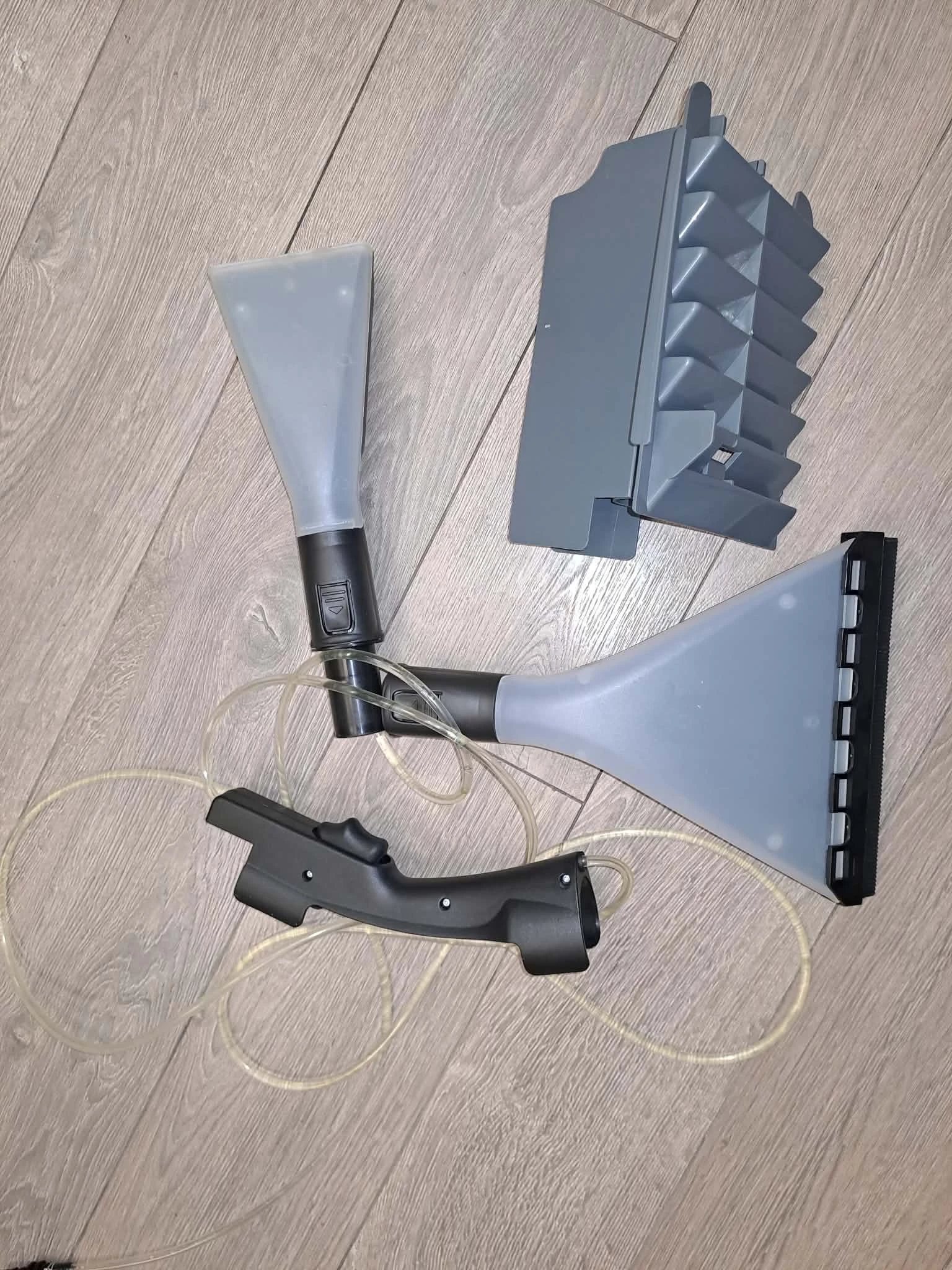 odkurzacz-pioracy-bosch-aquawashclean-serie-4-vc763-komplet-ubez-do-2031-model-303725041