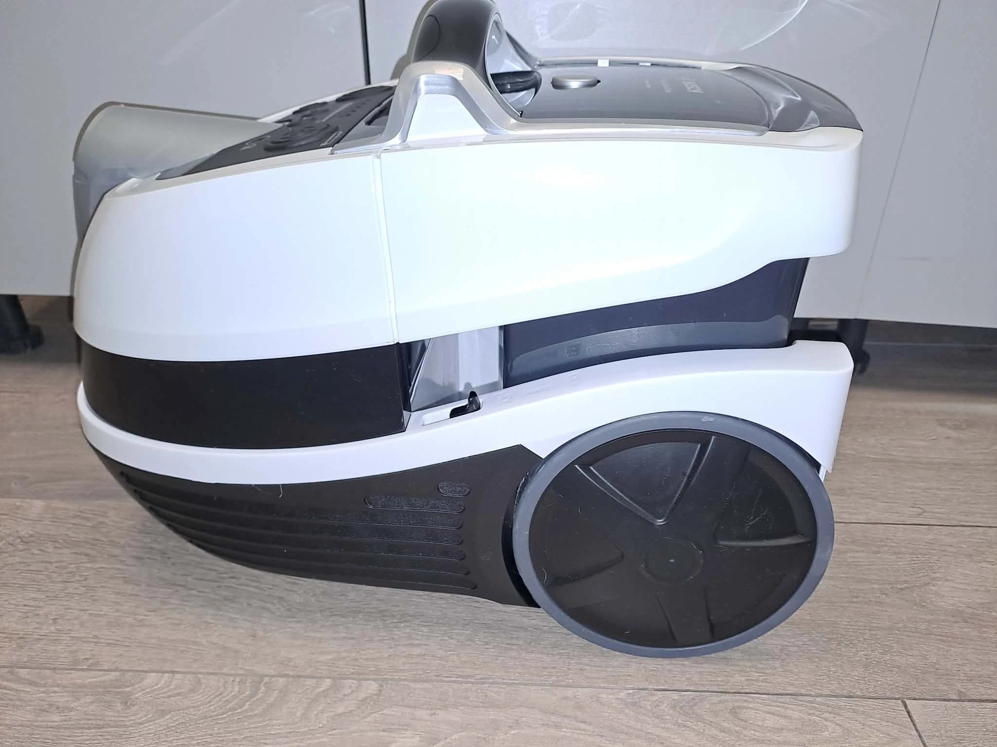 odkurzacz-pioracy-bosch-aquawashclean-serie-4-vc763-komplet-ubez-do-2031-kolor-dominujacy-129357-9