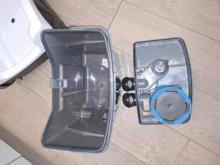 odkurzacz-pioracy-bosch-aquawashclean-serie-4-vc763-komplet-ubezpieczeni-moc-170000