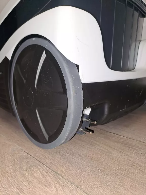 odkurzacz-pioracy-bosch-aquawashclean-serie-4-vc763-komplet-ubez-do-2031-zasieg-pracy-900