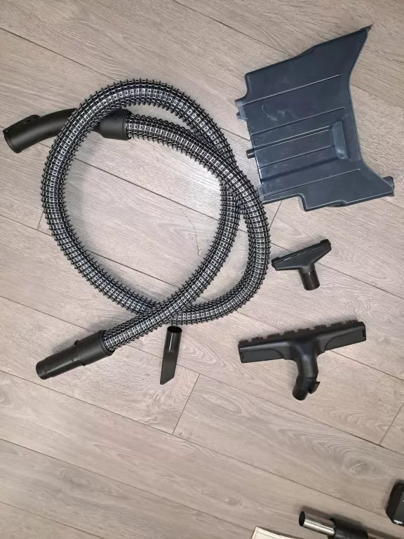 odkurzacz-pioracy-bosch-aquawashclean-serie-4-vc763-komplet-ubezpieczeni-kod-producenta-303725041