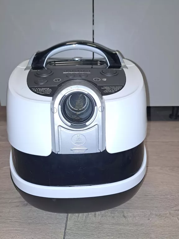 odkurzacz-pioracy-bosch-aquawashclean-serie-4-vc763-komplet-ubez-do-2031-pojemnosc-zbiornika-na-kurz-500