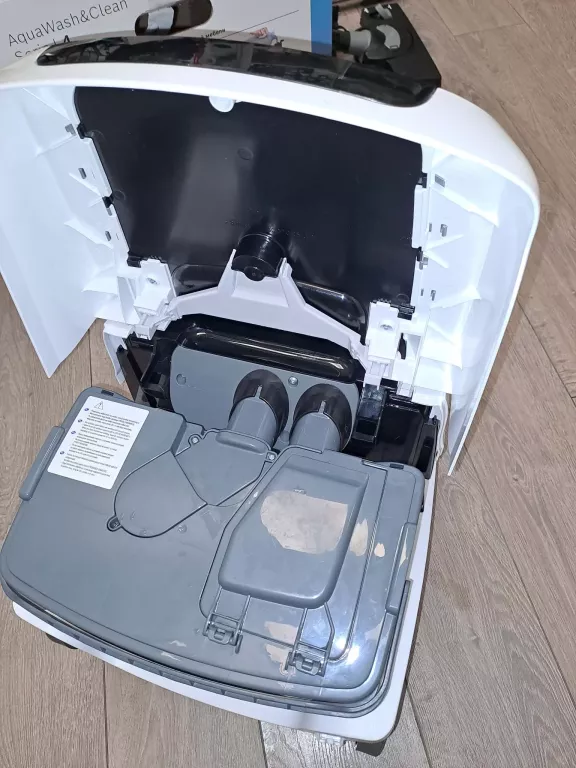 odkurzacz-pioracy-bosch-aquawashclean-serie-4-vc763-komplet-ubez-do-2031-pojemnosc-zbiornika-na-czysta-wode-500