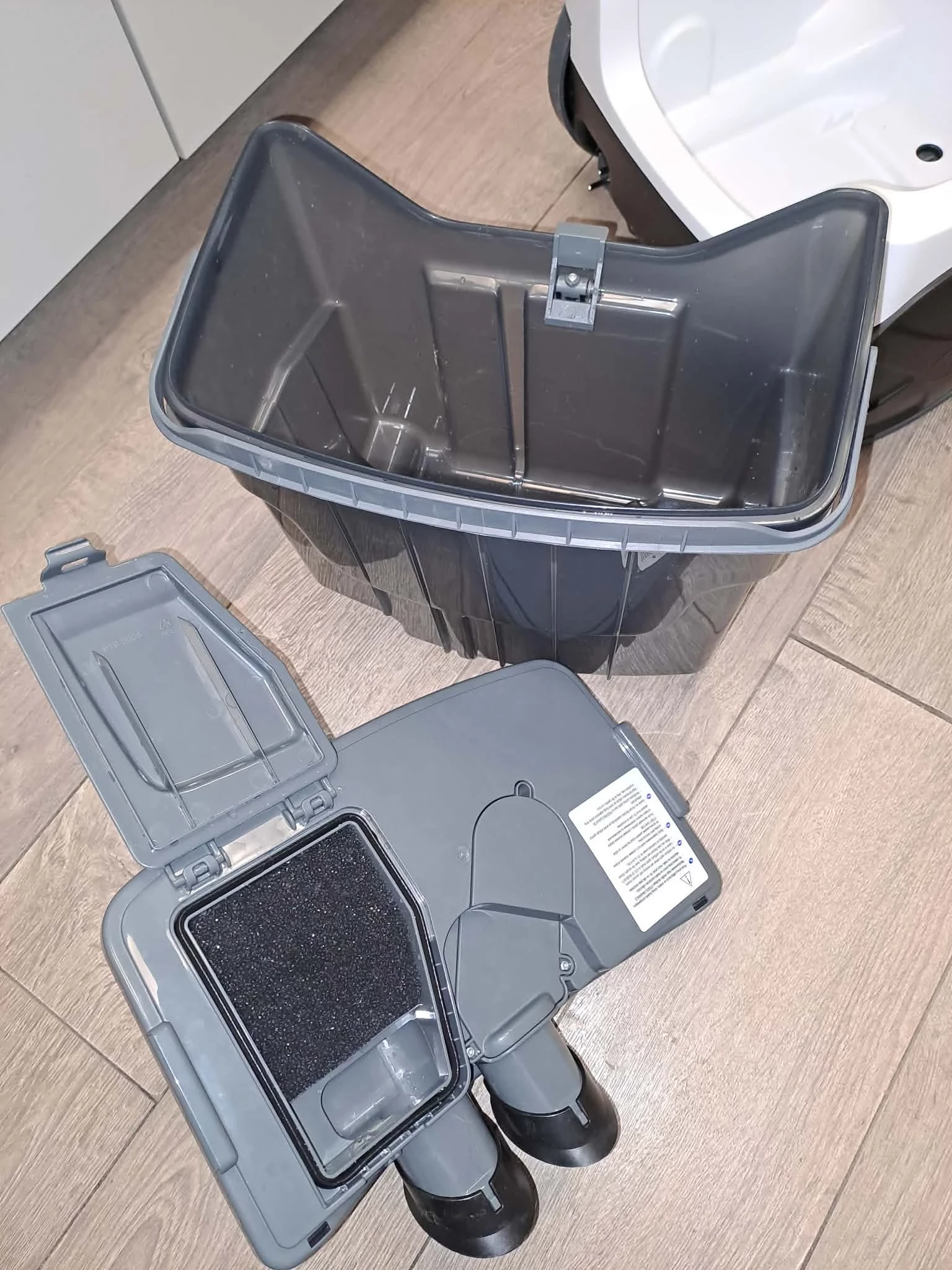 odkurzacz-pioracy-bosch-aquawashclean-serie-4-vc763-komplet-ubez-do-2031-stan-11323-2