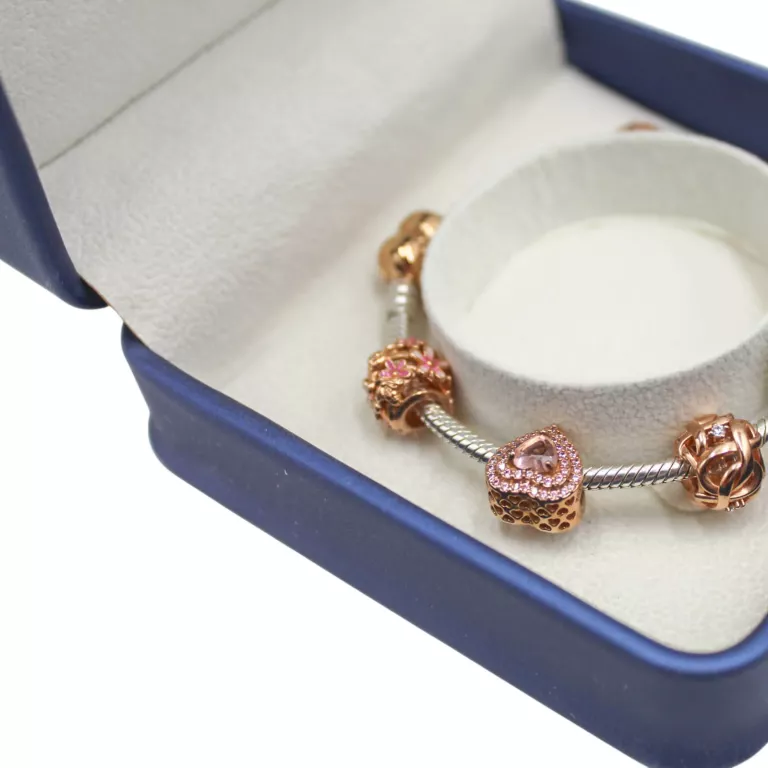 piekna-srebrna-bransoletka-znanej-marki-z-5-charmsami-p925-w2434-stan-11323-2