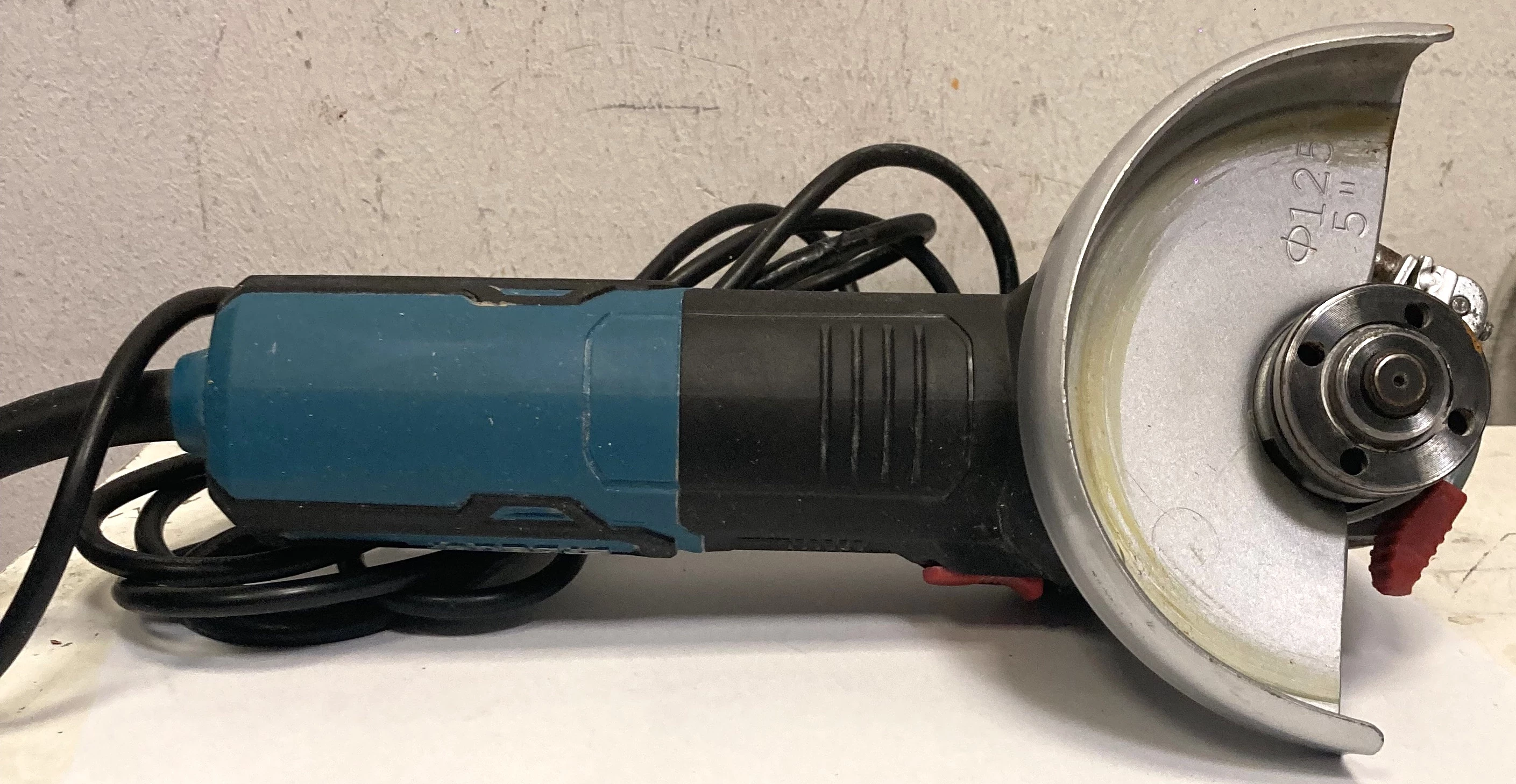 szlifierka-katowa-erbauer-eag900-125-kod-producenta-eag900-125rrrtw