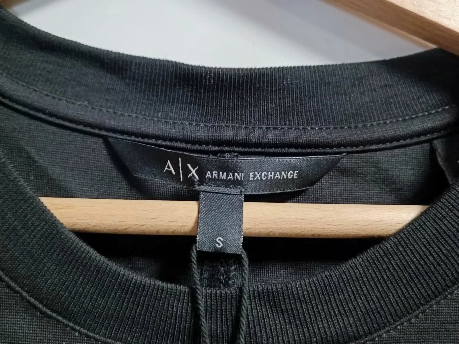 bluzka-armani-exchange-s-czarna-dekolt-59-9