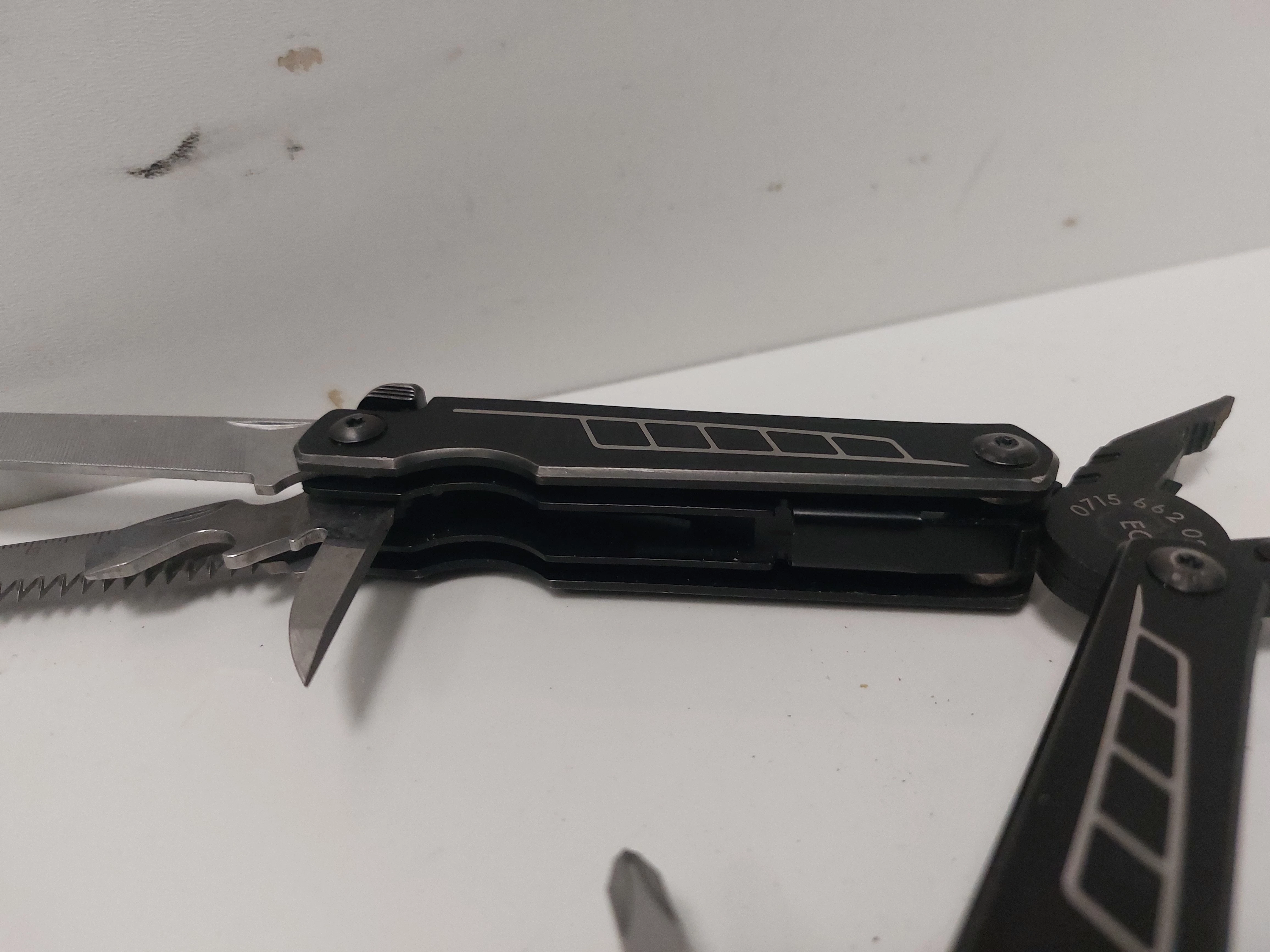 wurth-multitool-0715662024-polecam-liczba-dodatkowych-narzedzi-9