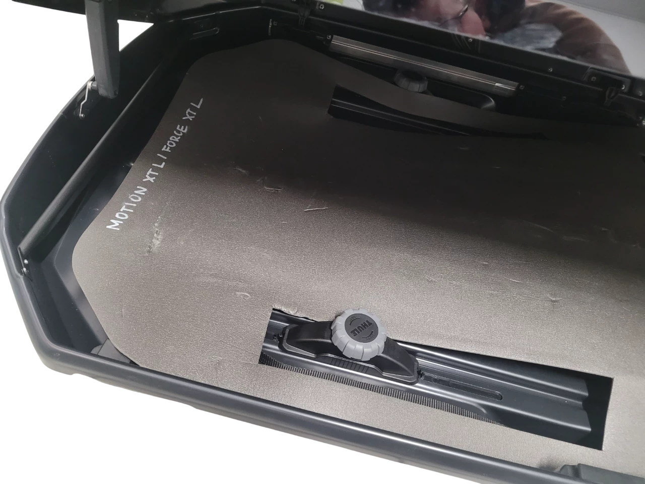 thule-motion-xt-l-czarny-polysk-450-litrow-ean-gtin-091021791664