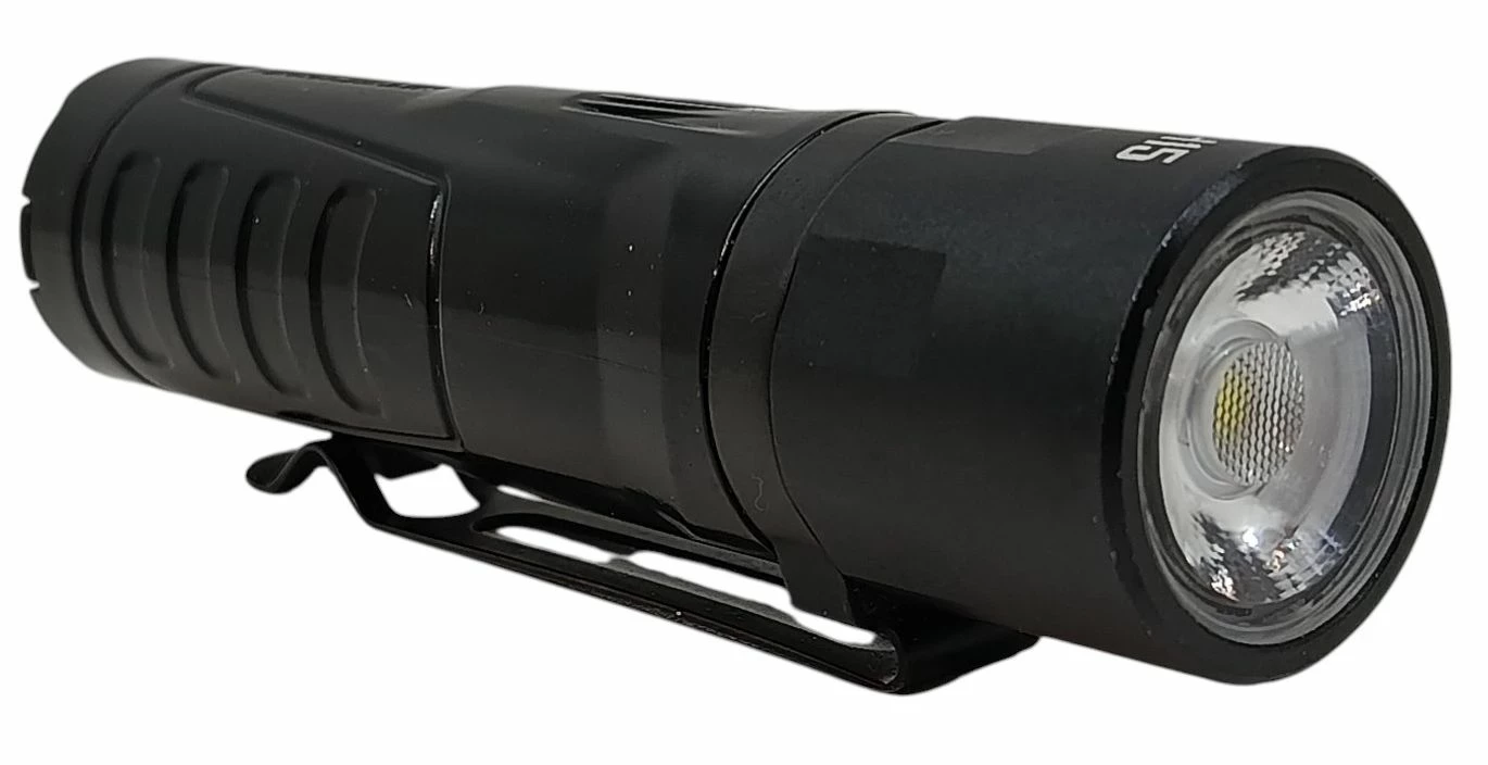 latarka-akumulatorowa-z-funkcja-powerbanka-nitecore-mh15-kolor-249512-1647413