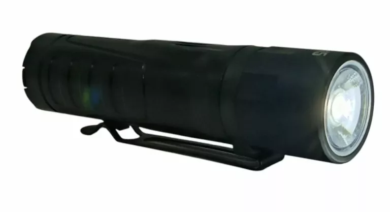 latarka-akumulatorowa-z-funkcja-powerbanka-nitecore-mh15-marka-248811-1939858