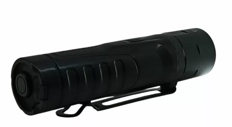 latarka-akumulatorowa-z-funkcja-powerbanka-nitecore-mh15-zasilanie-209202-1769478