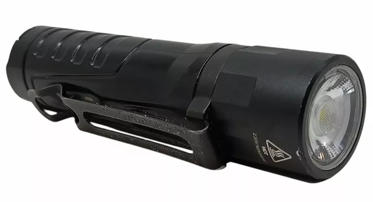 latarka-akumulatorowa-z-funkcja-powerbanka-nitecore-mh15-model-nt-mh15