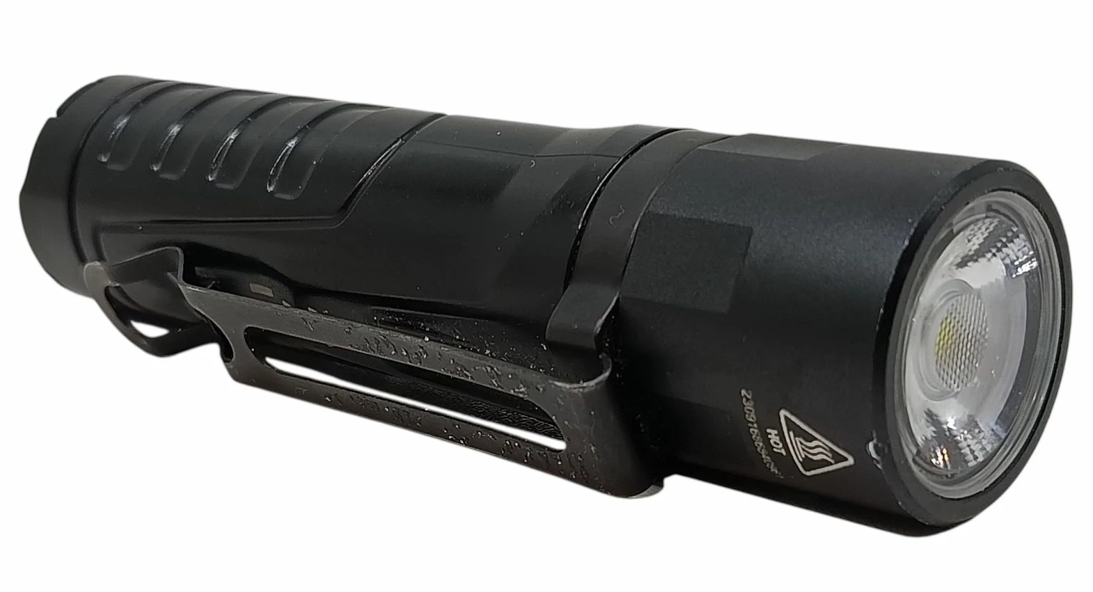 latarka-akumulatorowa-z-funkcja-powerbanka-nitecore-mh15-model-nt-mh15