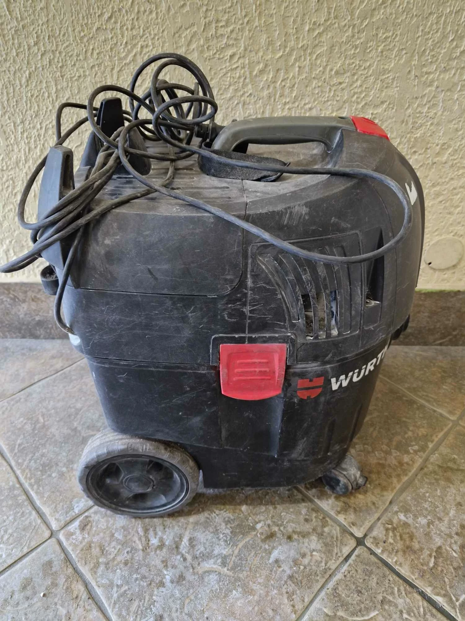 odkurzacz-przemyslowy-wurth-iss-35-s-pojemnosc-zbiornika-3400