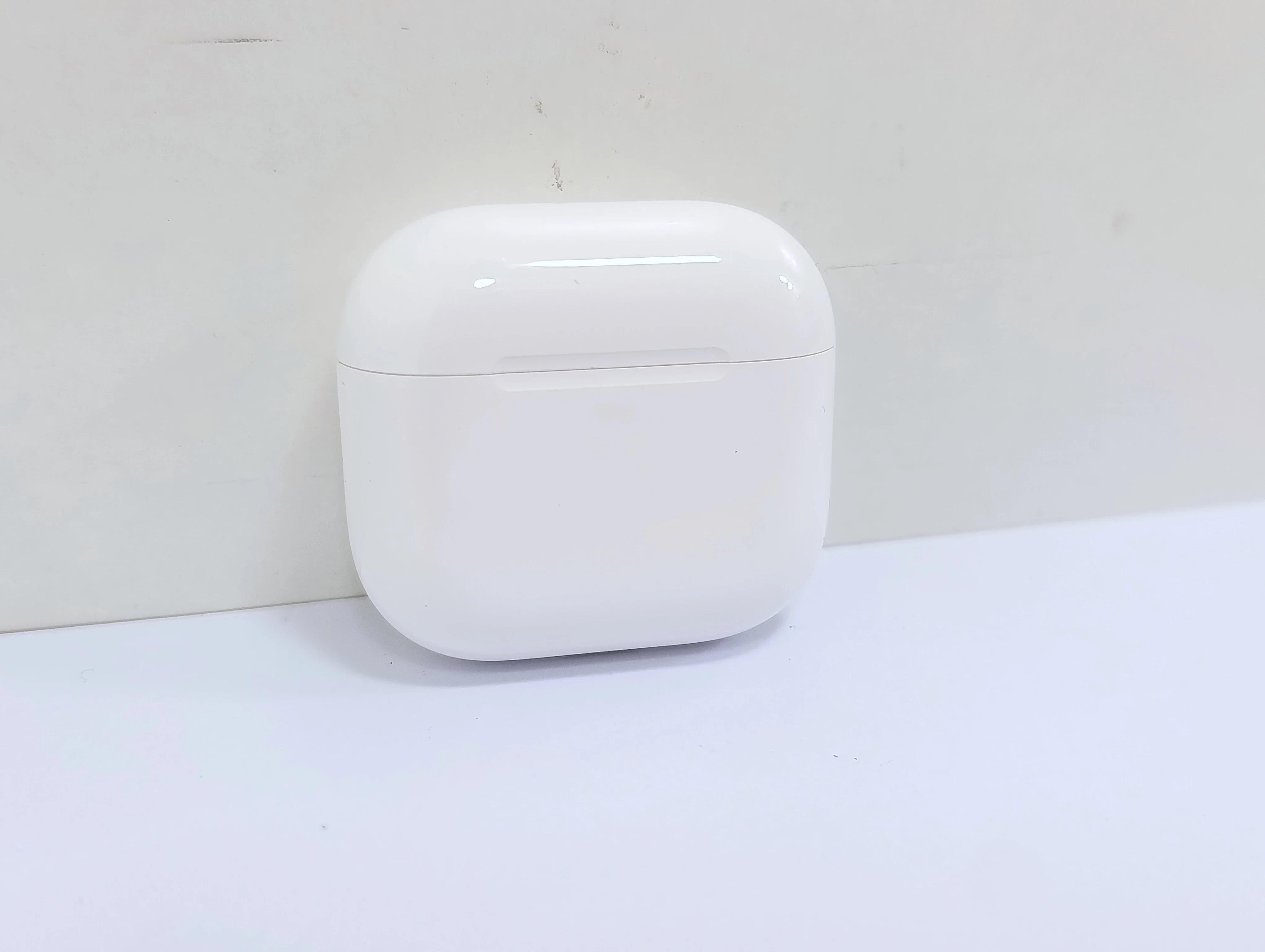 sluchawki-airpods-4-kolor-dominujacy-129357-2