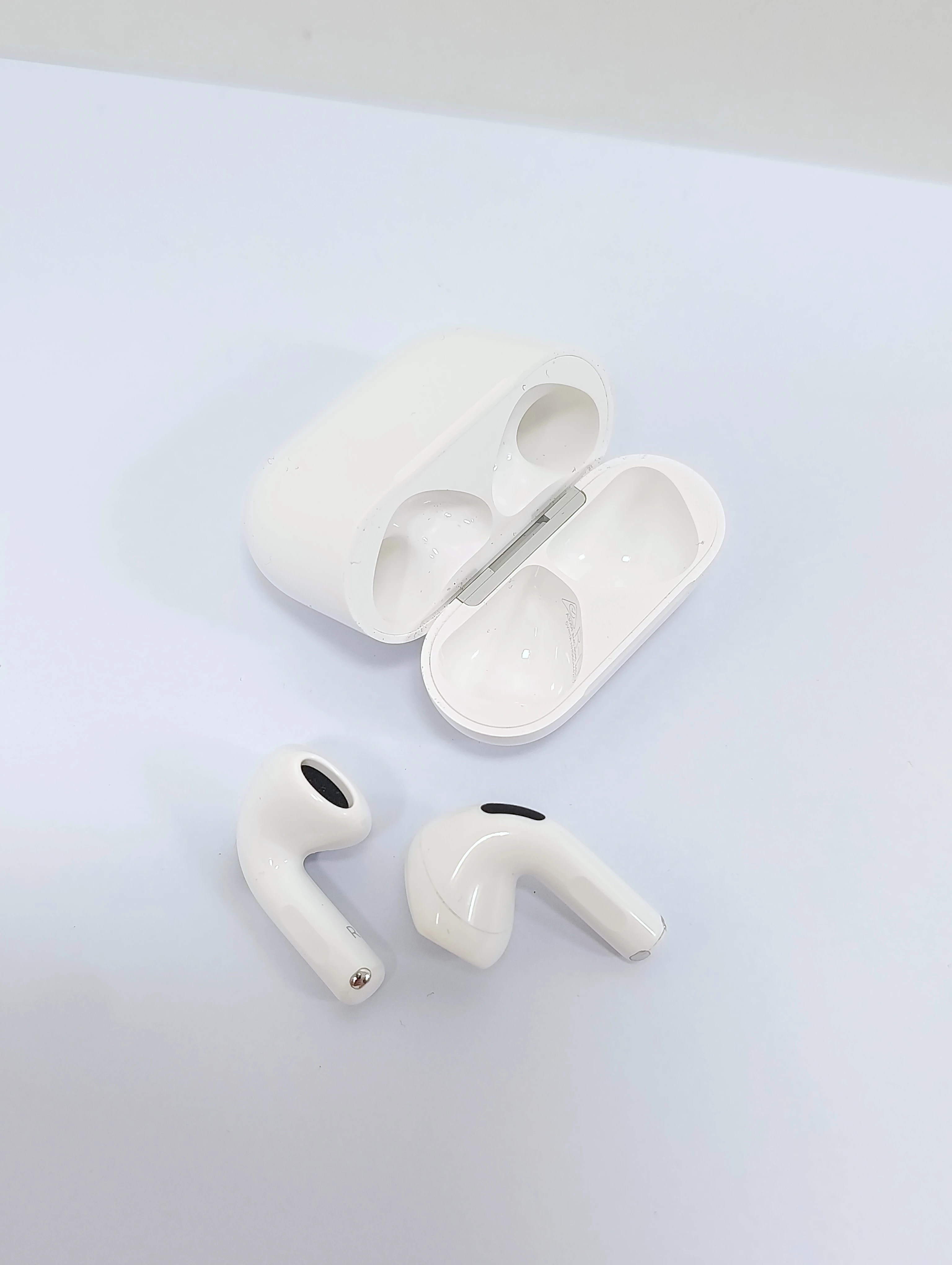 sluchawki-airpods-4-model-250439-1920446