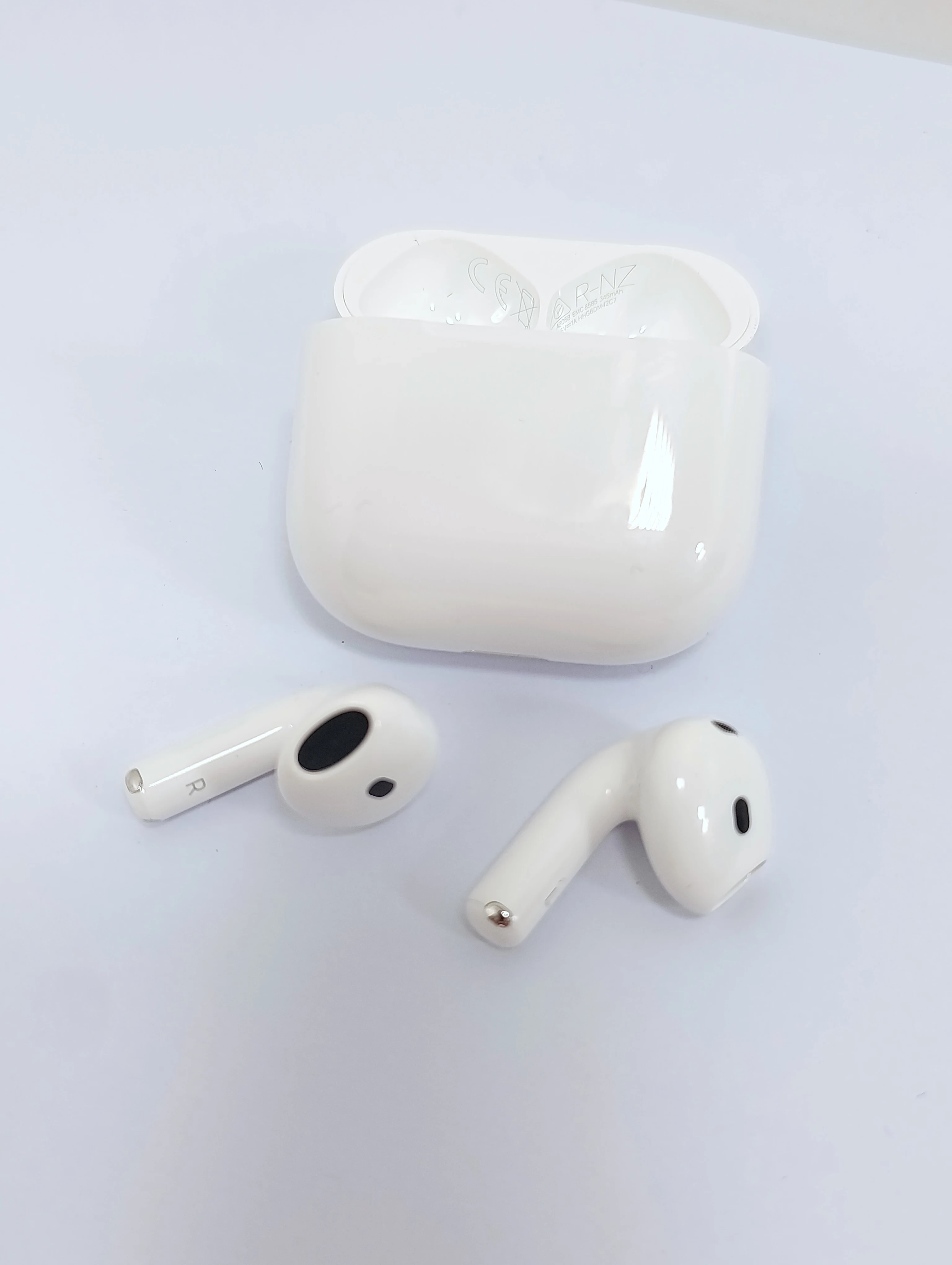 sluchawki-airpods-4-marka-248811-1131476