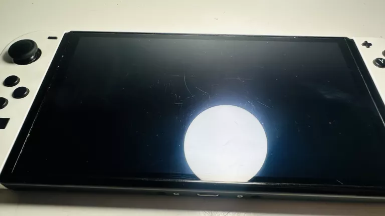 konsola-nintendo-switch-oled-biala-z-podstawka-gra-gry-w-zestawie-205998-225574