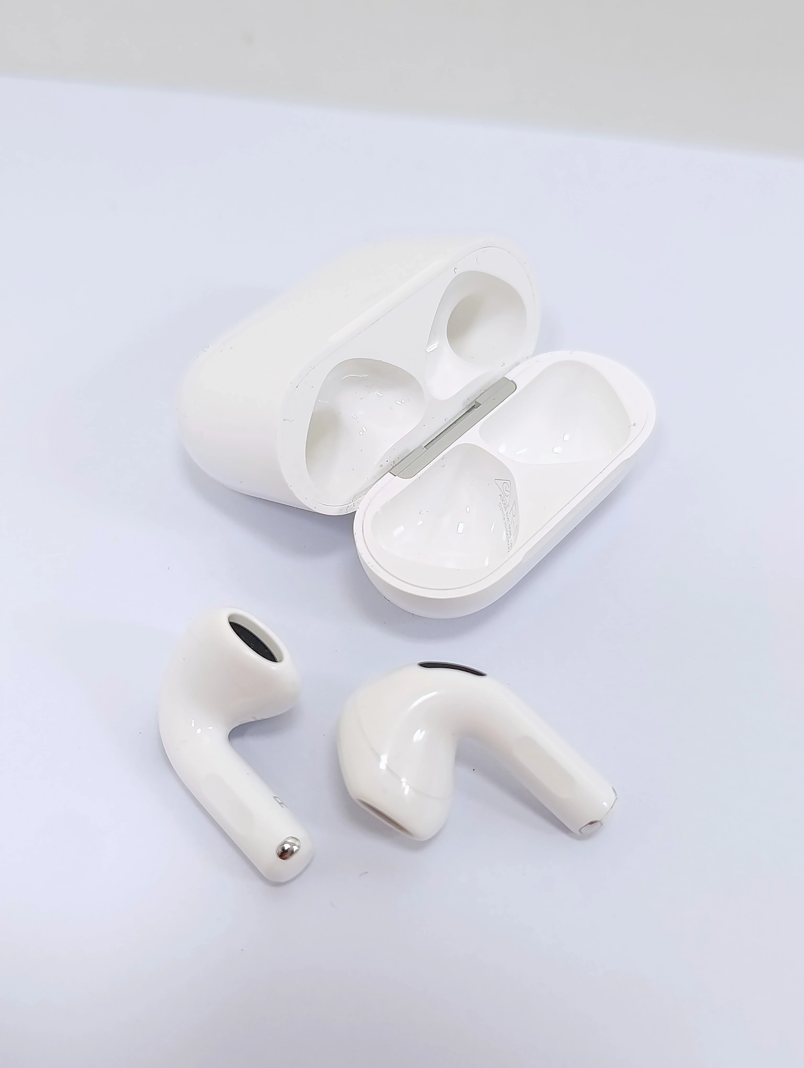 sluchawki-airpods-4-kod-producenta-195949688591
