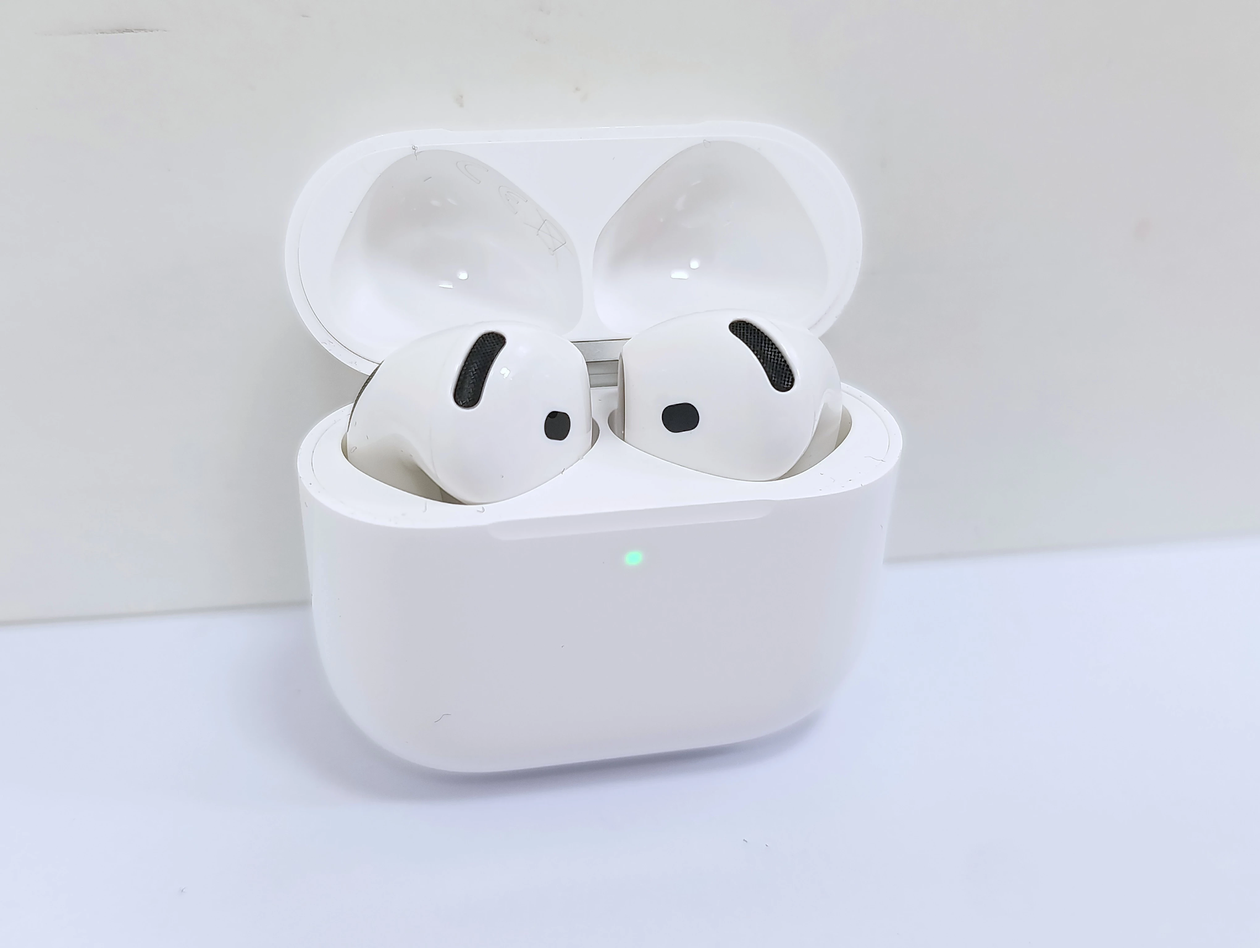 sluchawki-airpods-4-transmisja-sygnalu-203713-217785